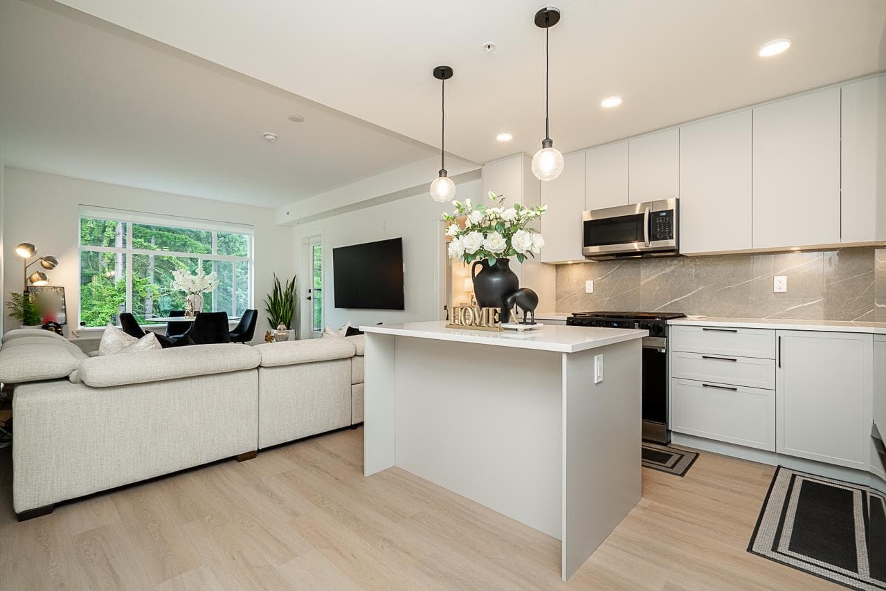 608 - 3528 146a Street, Surrey, V4P 0H4 — photo 1