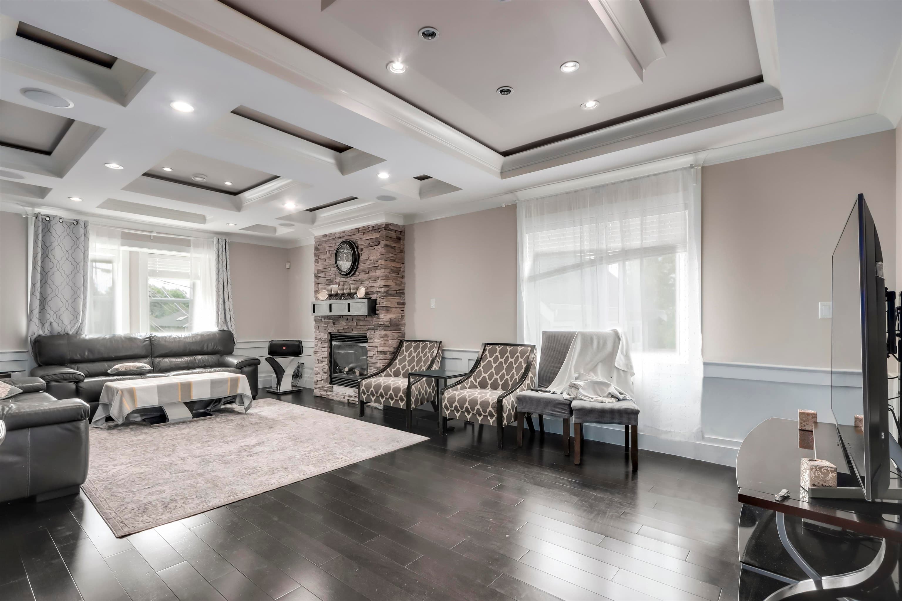 8363 Victoria Drive, Vancouver, V5P 4A8 — photo 2