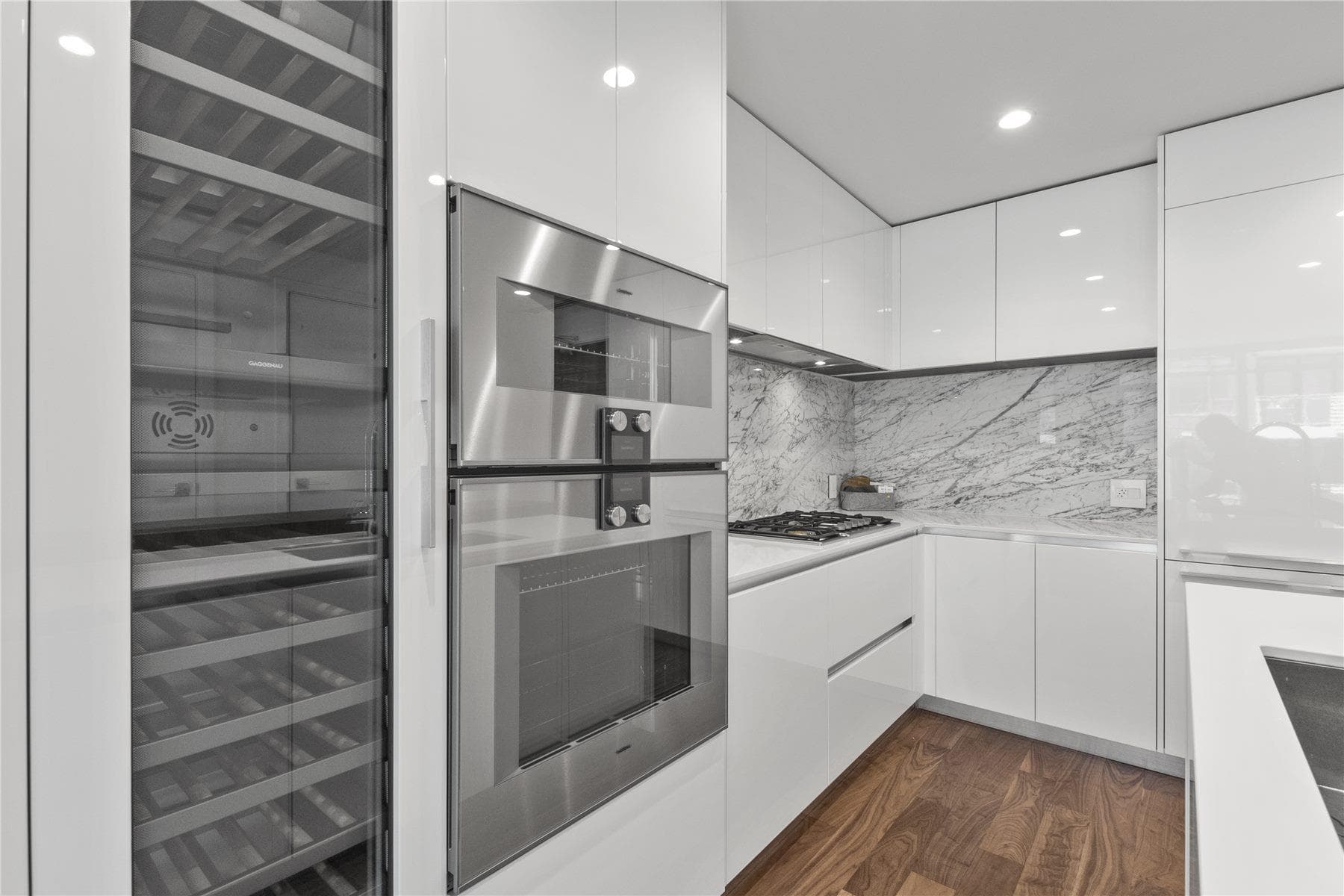 301 - 389 W 59th Avenue, Vancouver, V5X 0J4 — photo 2