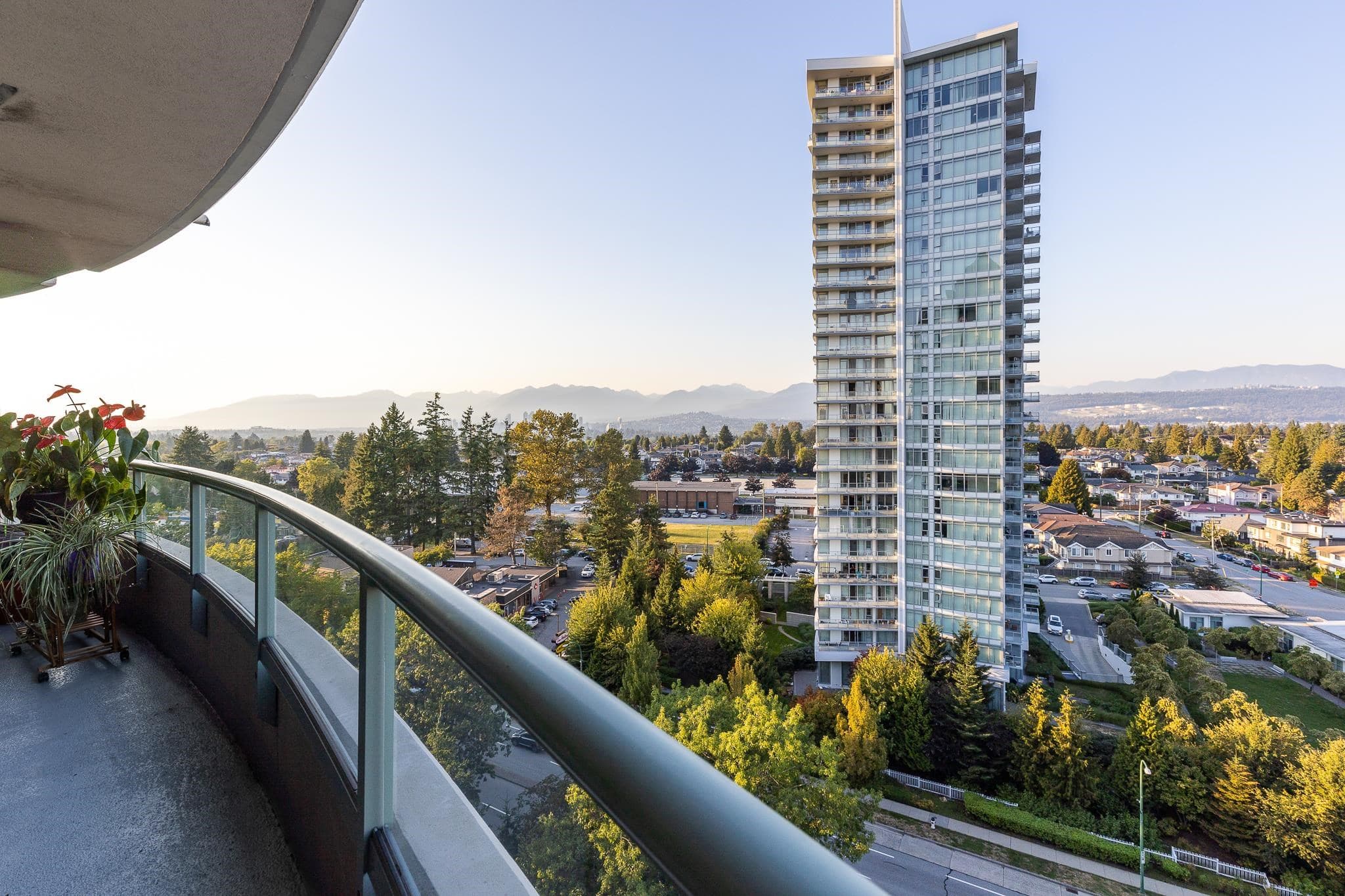 1401 - 6659 Southoaks Crescent, Burnaby, V5E 4M9 — photo 5