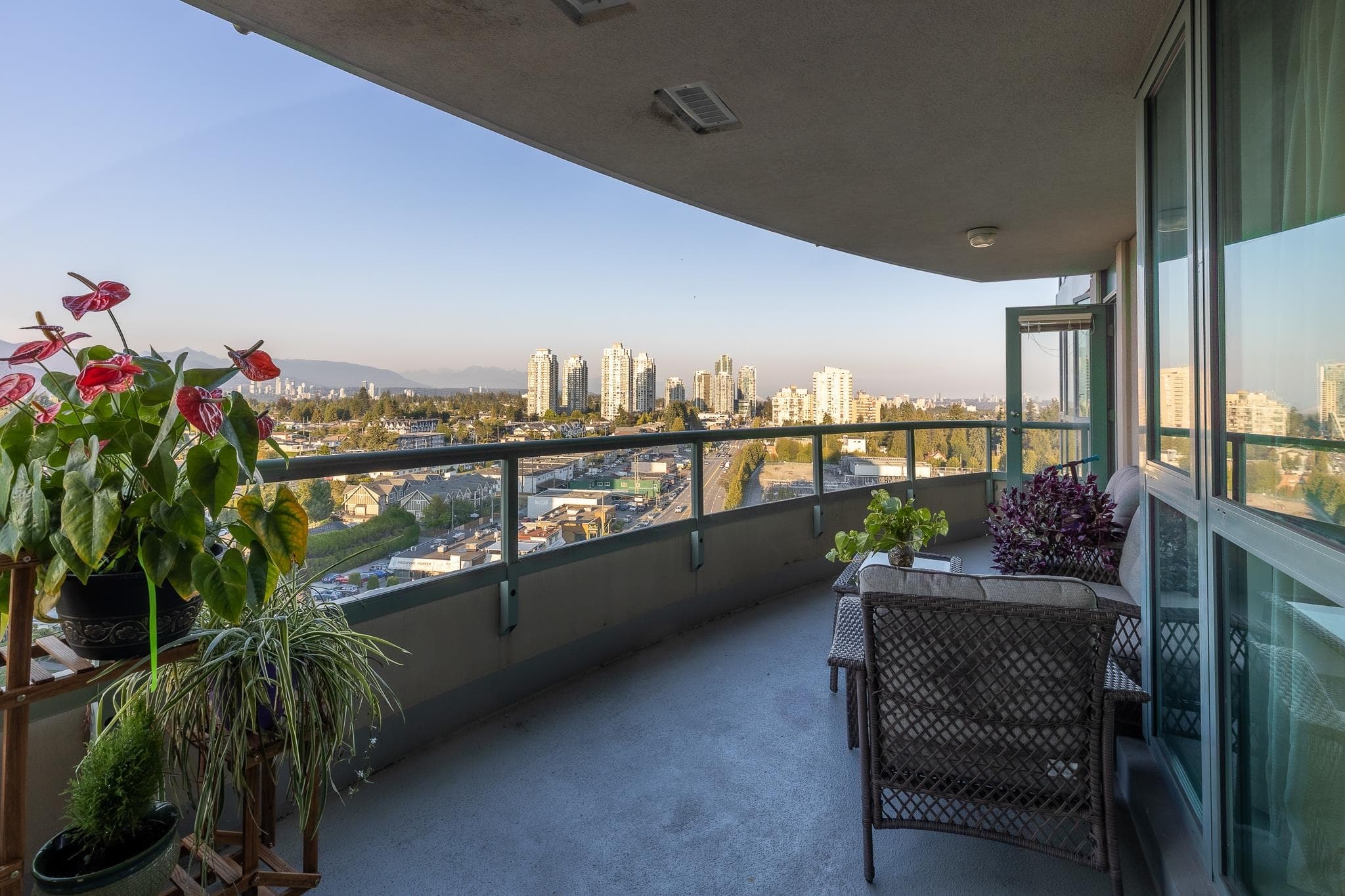 1401 - 6659 Southoaks Crescent, Burnaby, V5E 4M9 — photo 4