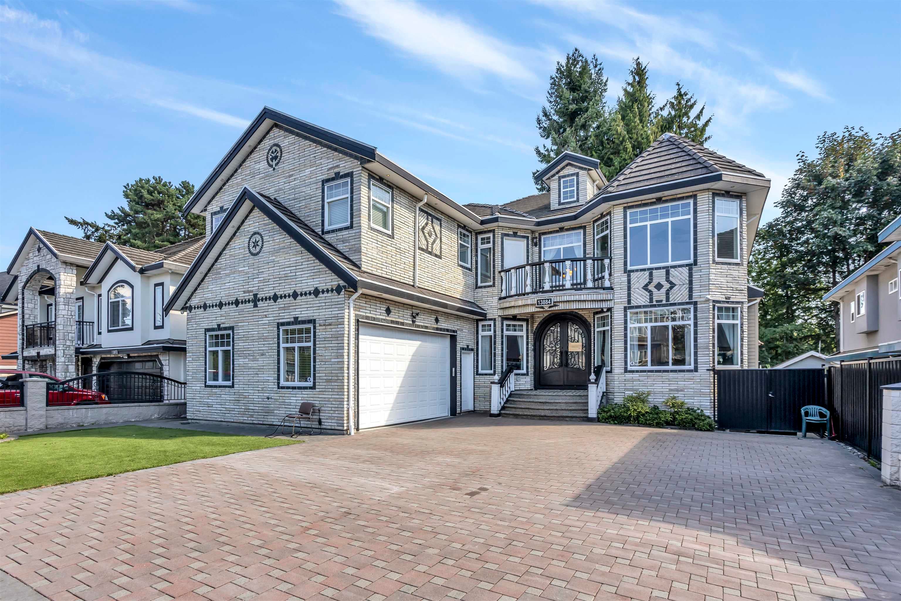 13884 89a Avenue, Surrey, V3V 6K9 — photo 1