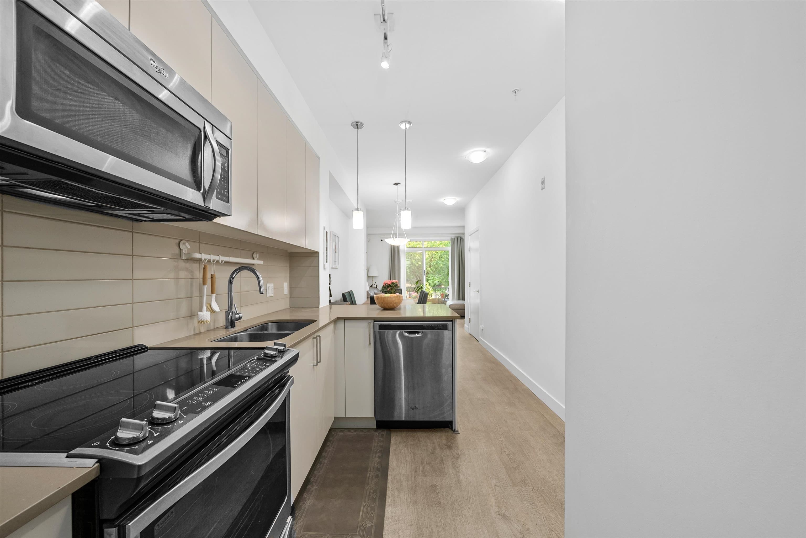 119 - 7250 18th Avenue, Burnaby, V3N 1H3 — photo 3