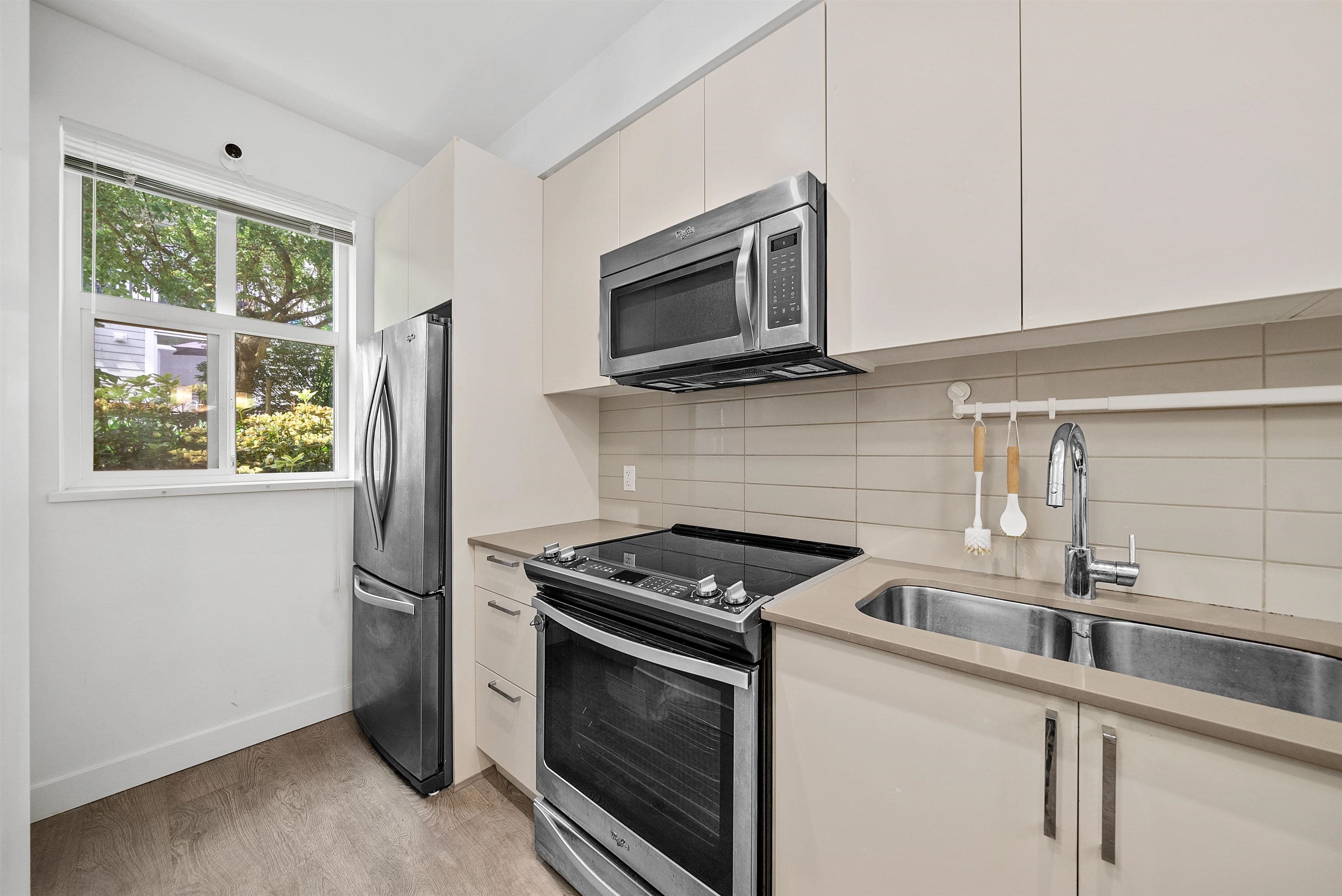 119 - 7250 18th Avenue, Burnaby, V3N 1H3 — photo 4