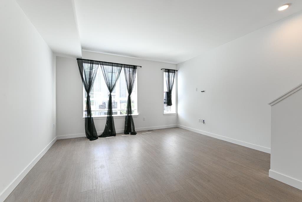 31 - 2886 Montrose Avenue, Abbotsford, V2S 0N7 — photo 3