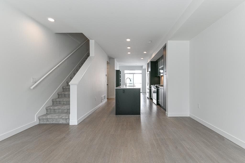 31 - 2886 Montrose Avenue, Abbotsford, V2S 0N7 — photo 4