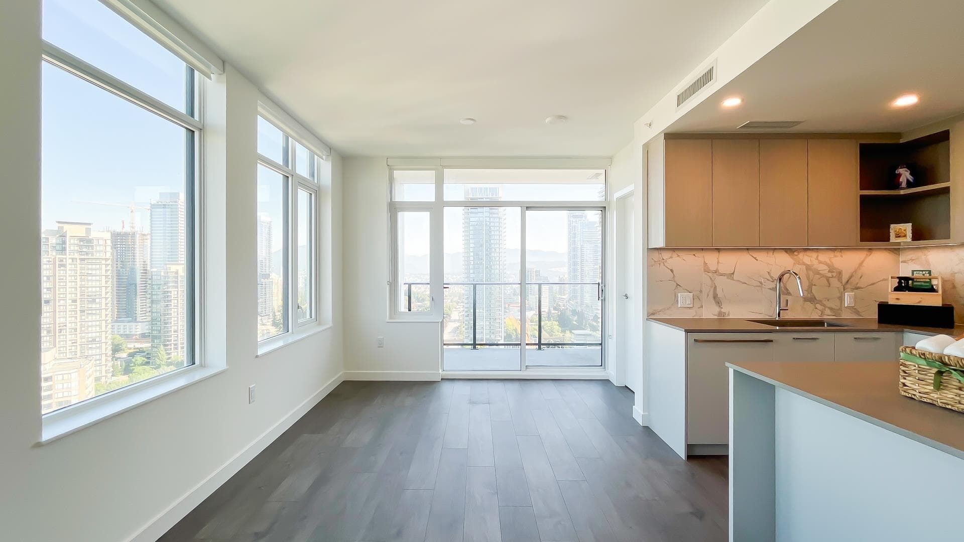 2406 - 6468 Willingdon Avenue, Burnaby, V5H 0L3 — photo 5