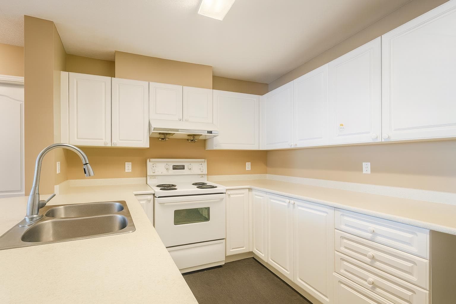412 - 5880 Dover Crescent, Richmond, V7C 5P5 — photo 2