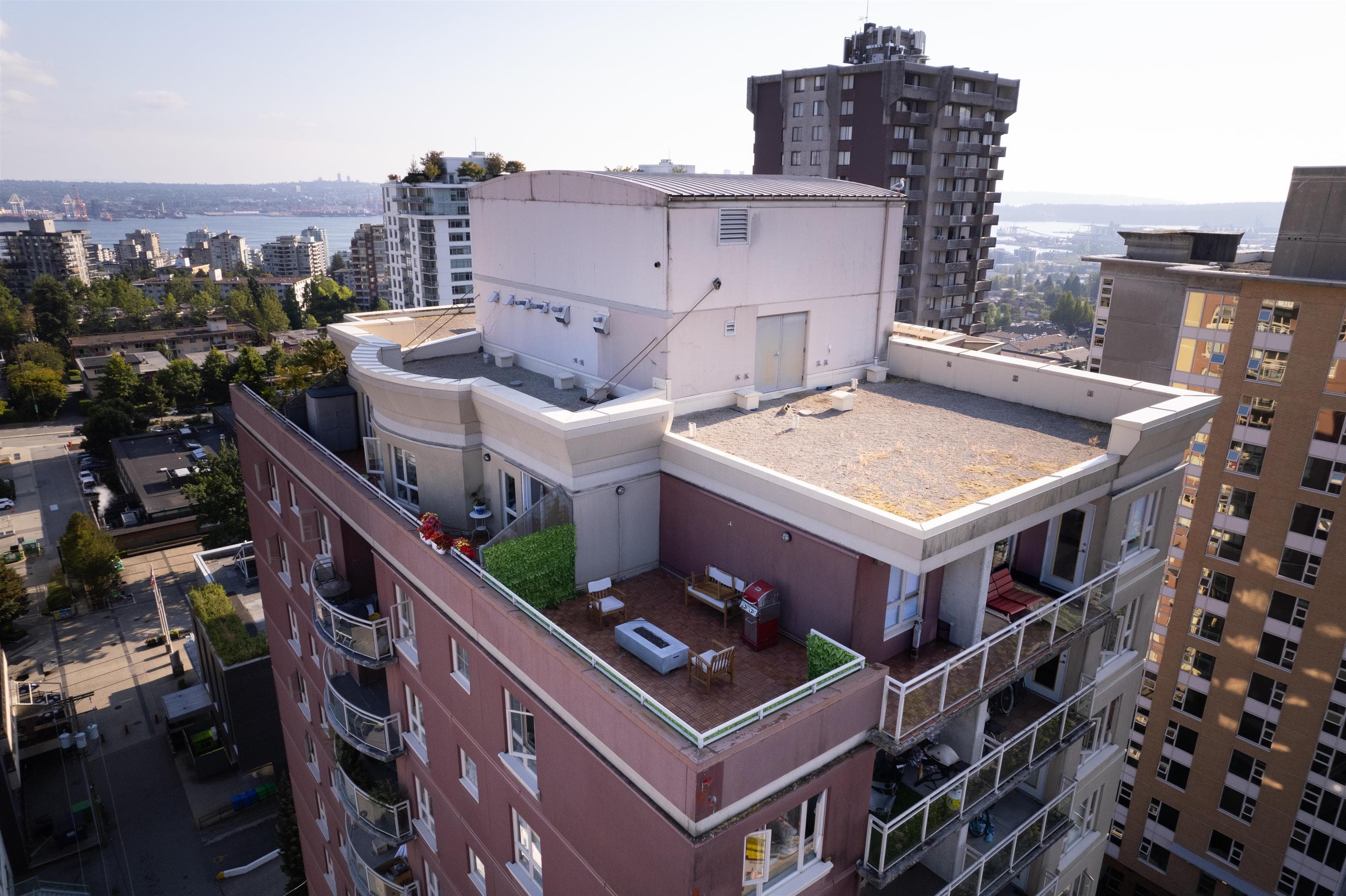 1604 - 121 W 15th Street, North Vancouver