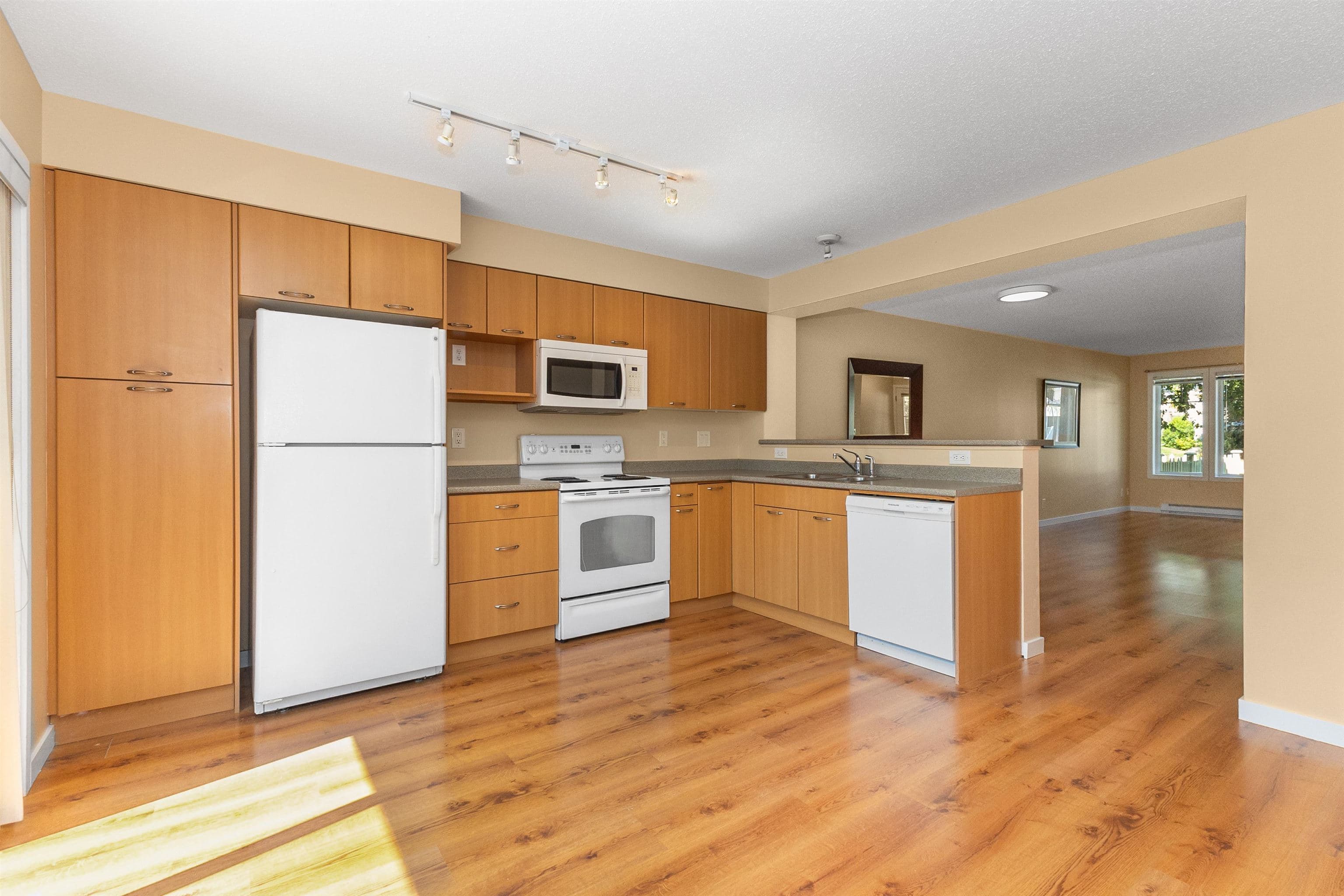20 - 4401 Blauson Boulevard, Abbotsford, V3G 0A4 — photo 4