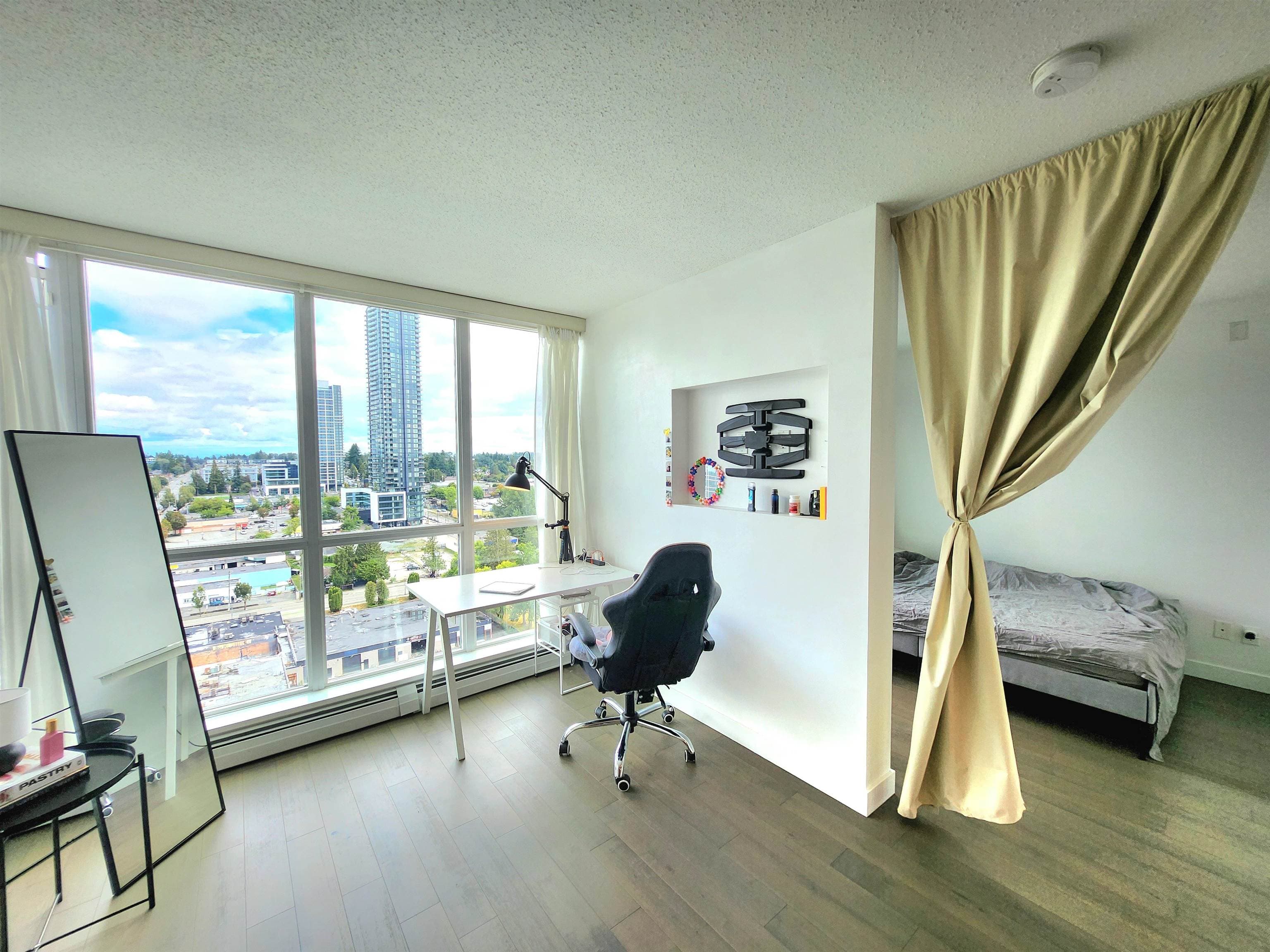 1812 - 10777 University Drive, Surrey, V3T 0E6 — photo 2