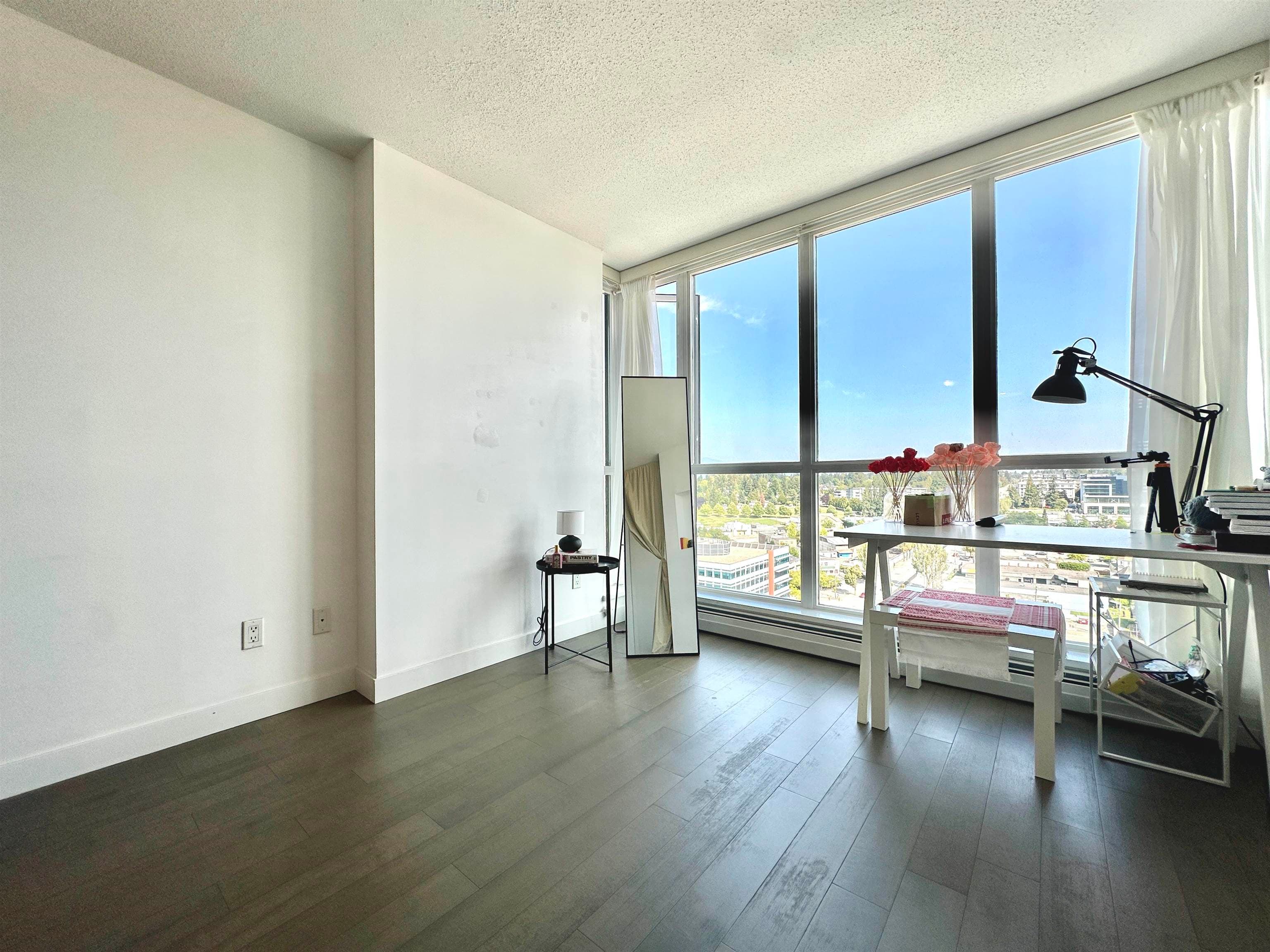 1812 - 10777 University Drive, Surrey, V3T 0E6 — photo 3