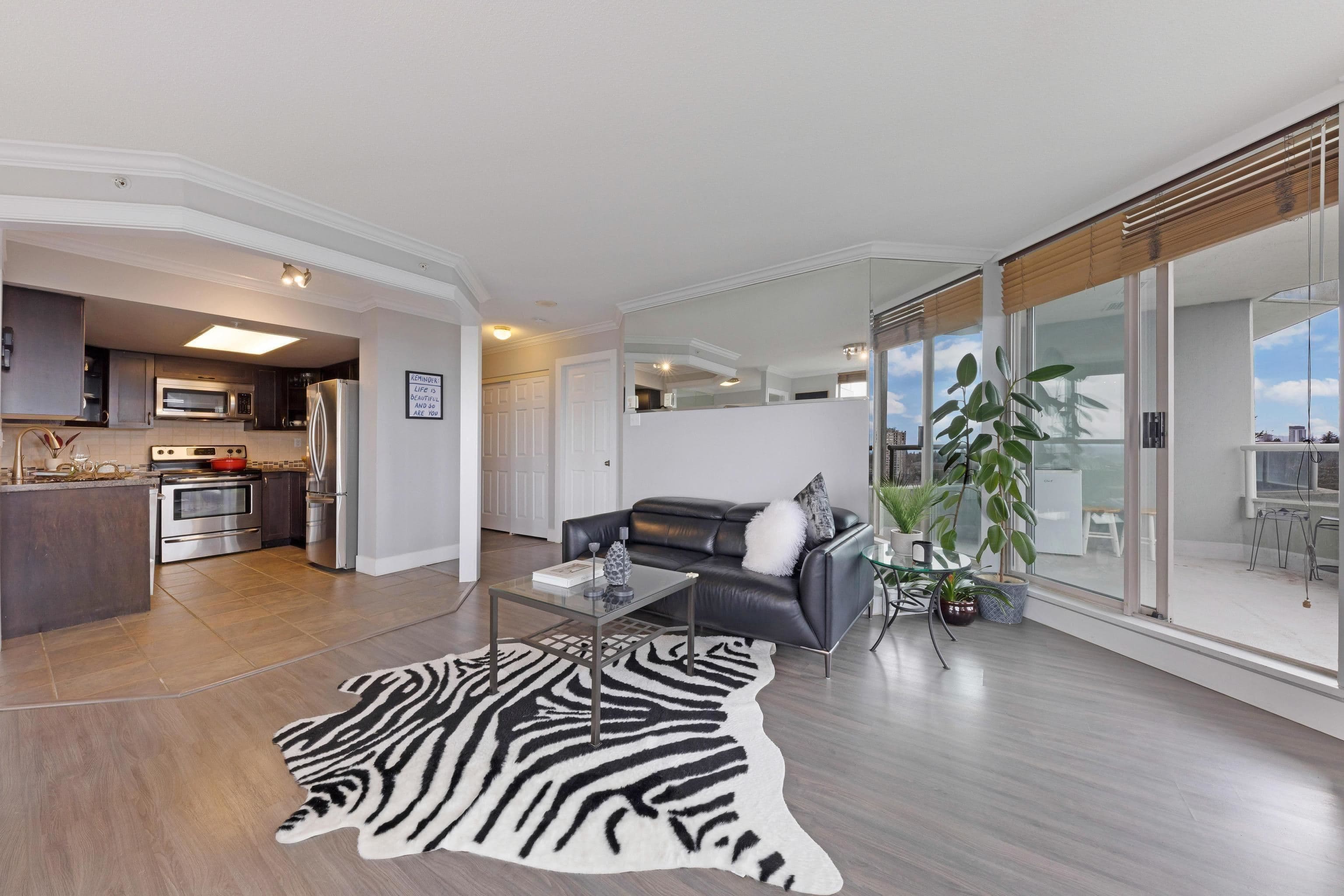 1805 - 10082 148 Street, Surrey, V3R 0S3 — photo 1