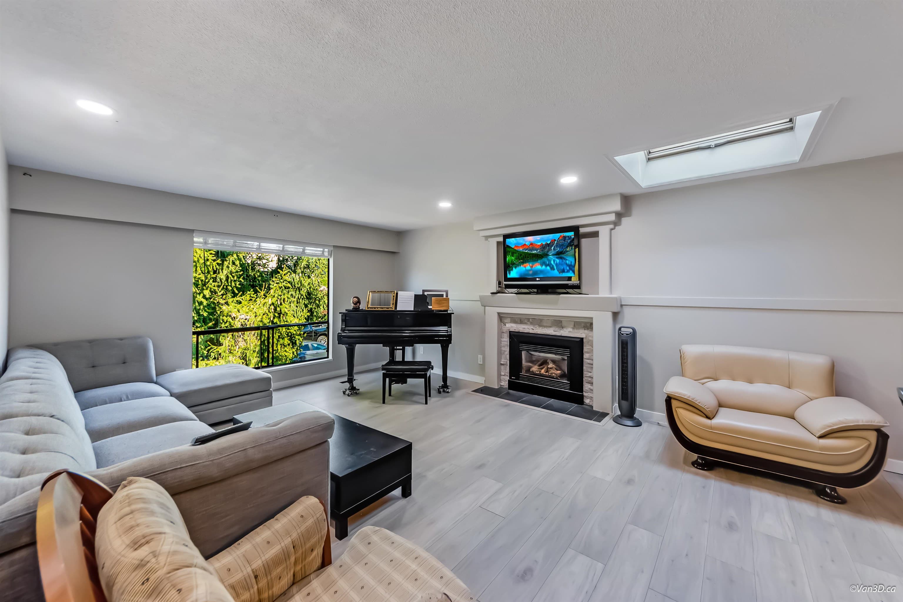 1092 Terra Court, Port Coquitlam, V3B 5A1 — photo 5