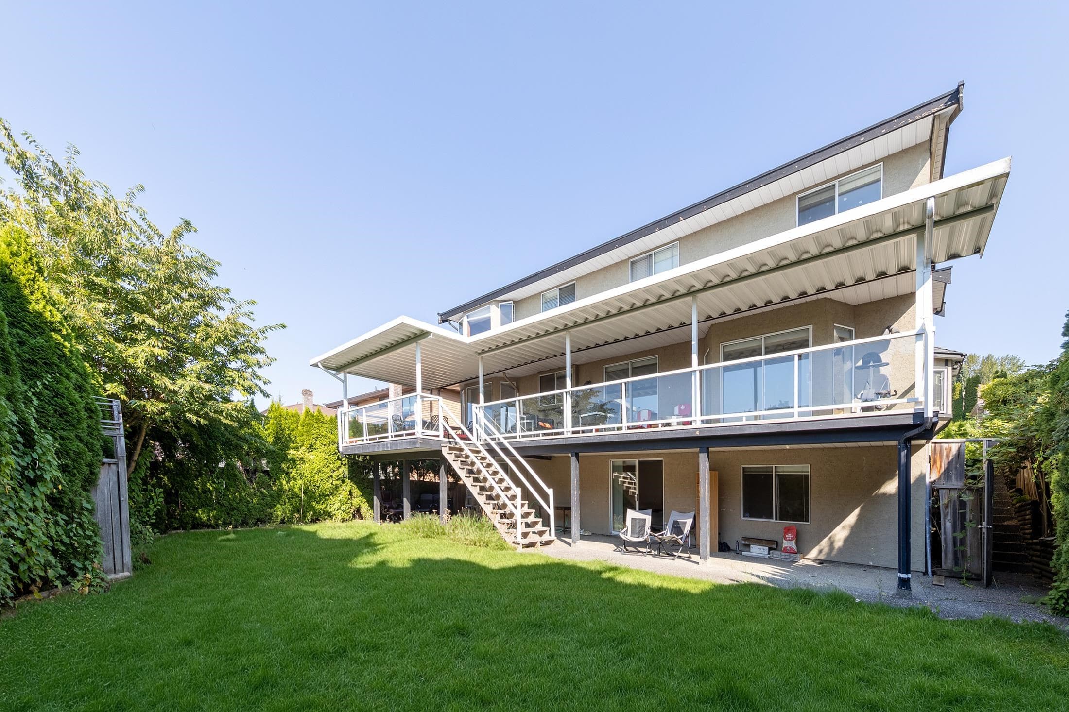 2562 Fuchsia Place, Coquitlam, V3E 2M7 — photo 2