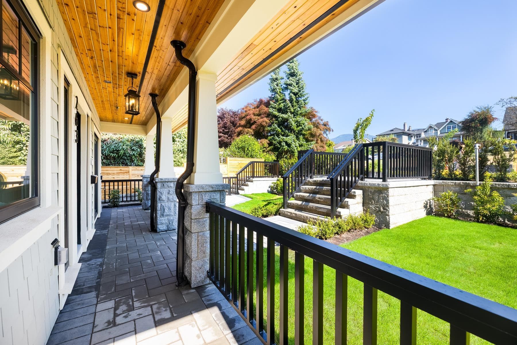 263 W 6th Street, North Vancouver, V7M 1K7 — photo 2