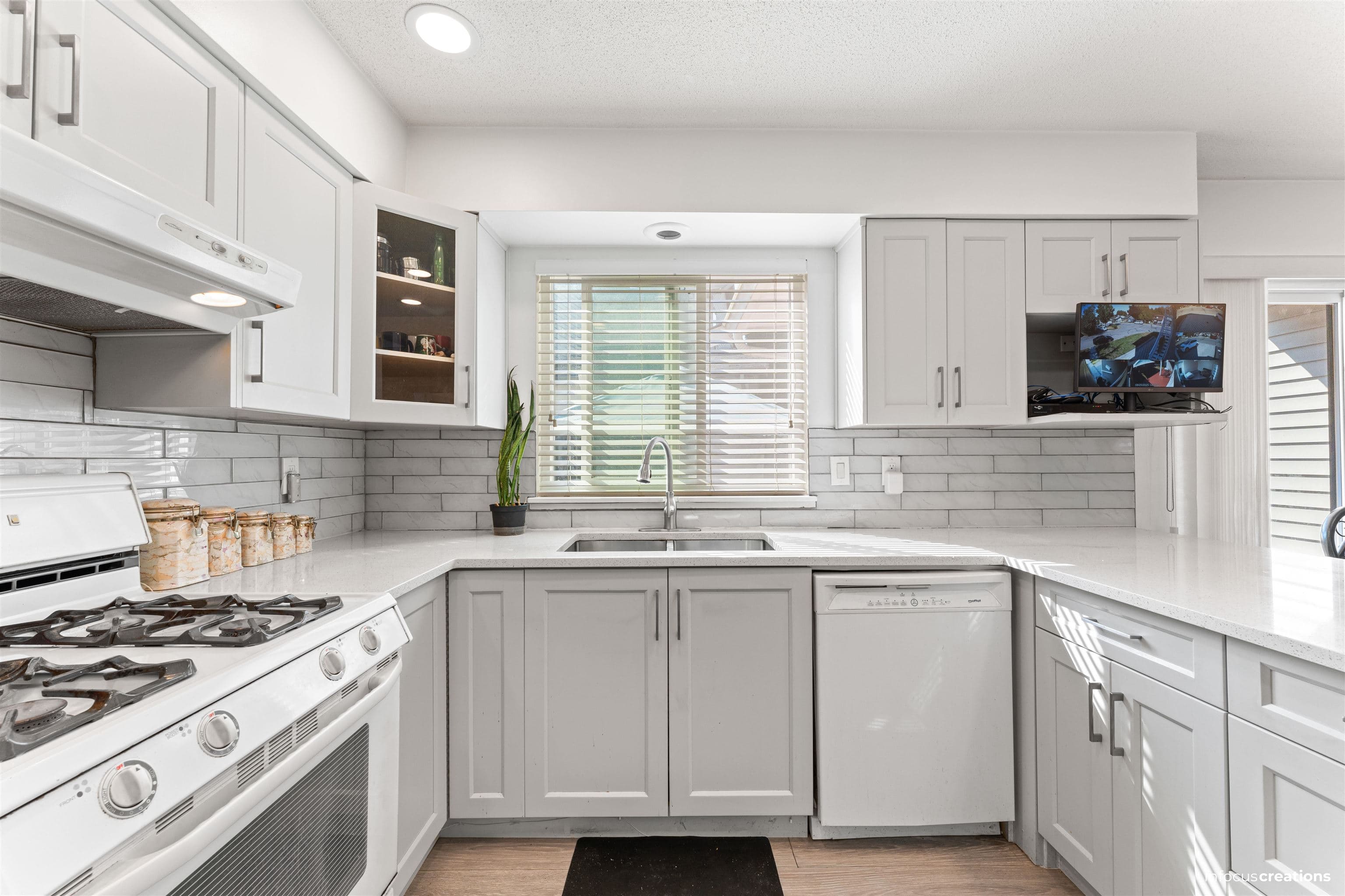 13248 82 Avenue, Surrey, V3W 8Z4 — photo 5
