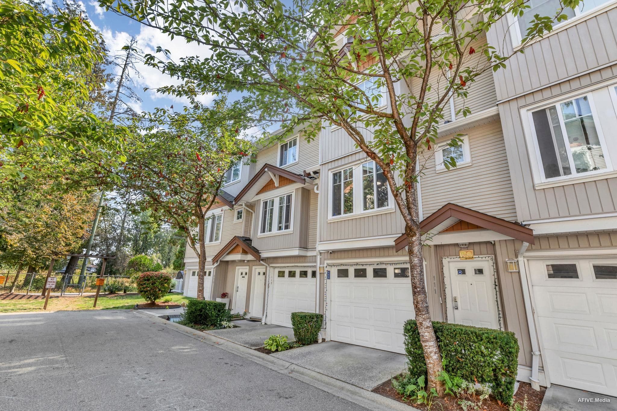 111 - 12711 64 Avenue, Surrey, V3W 1X1 — photo 2