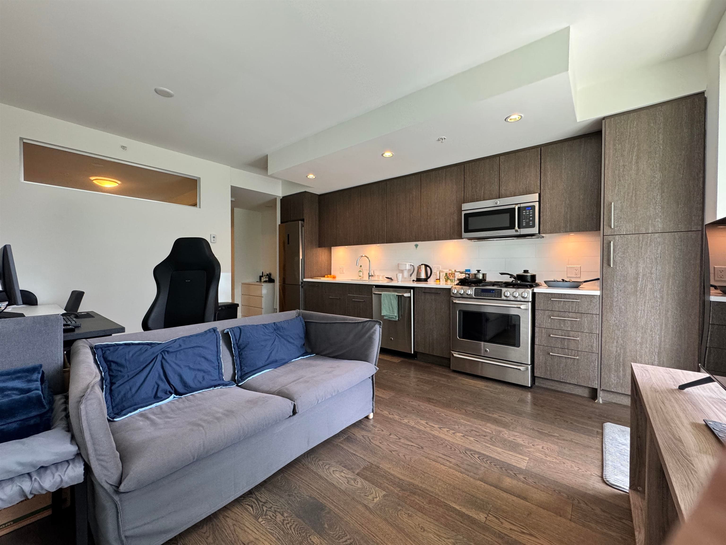 210 - 9060 University Crescent, Burnaby, V5A 0E1 — photo 2