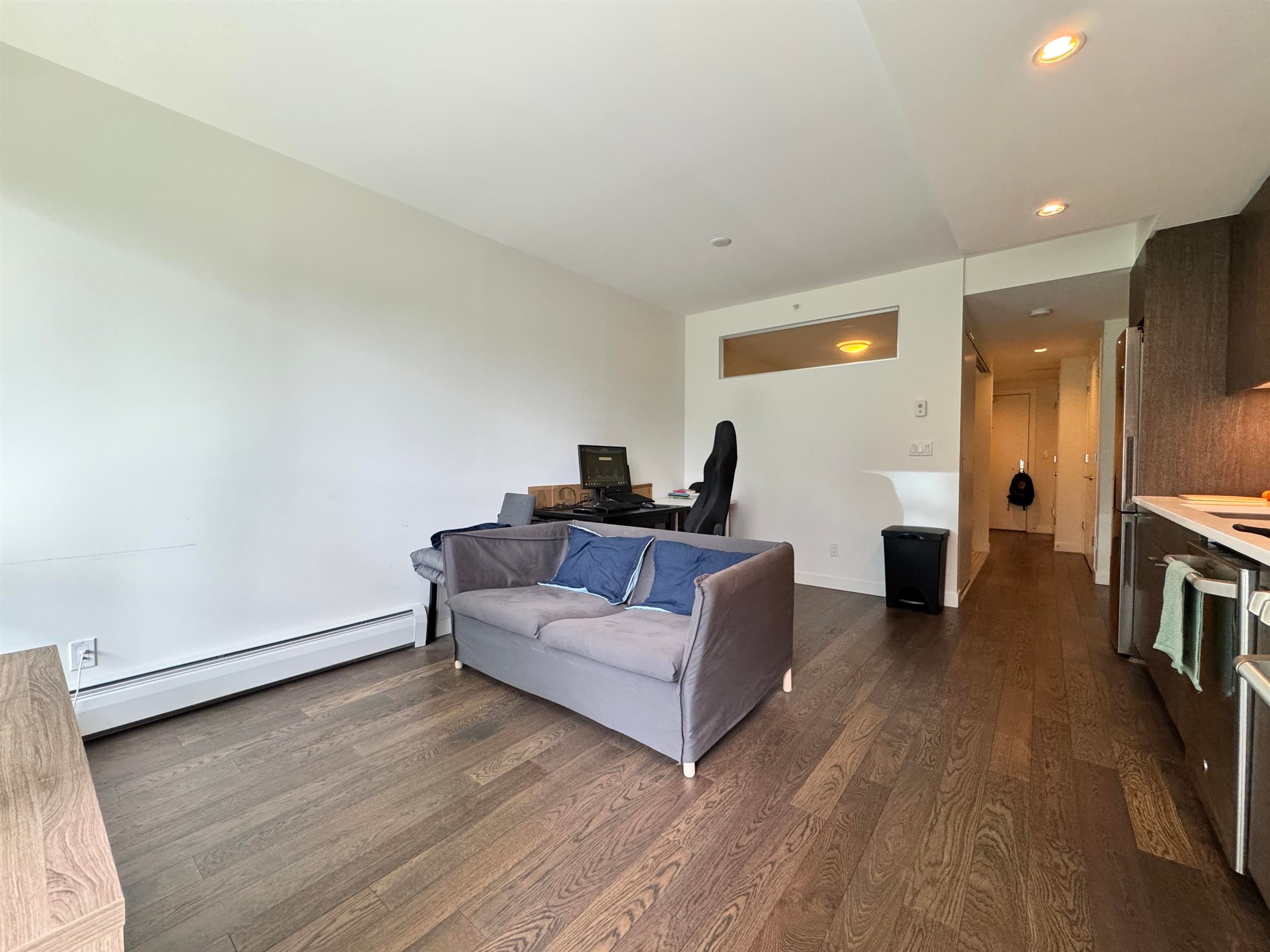 210 - 9060 University Crescent, Burnaby, V5A 0E1 — photo 3