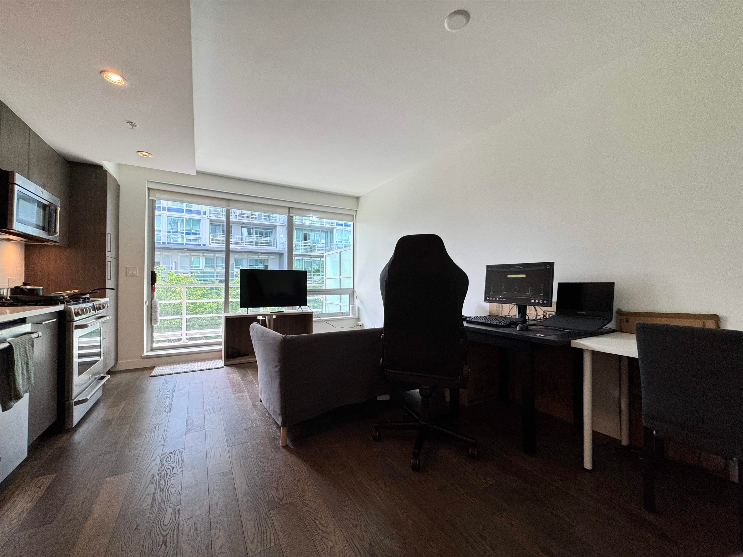 210 - 9060 University Crescent, Burnaby, V5A 0E1 — photo 5