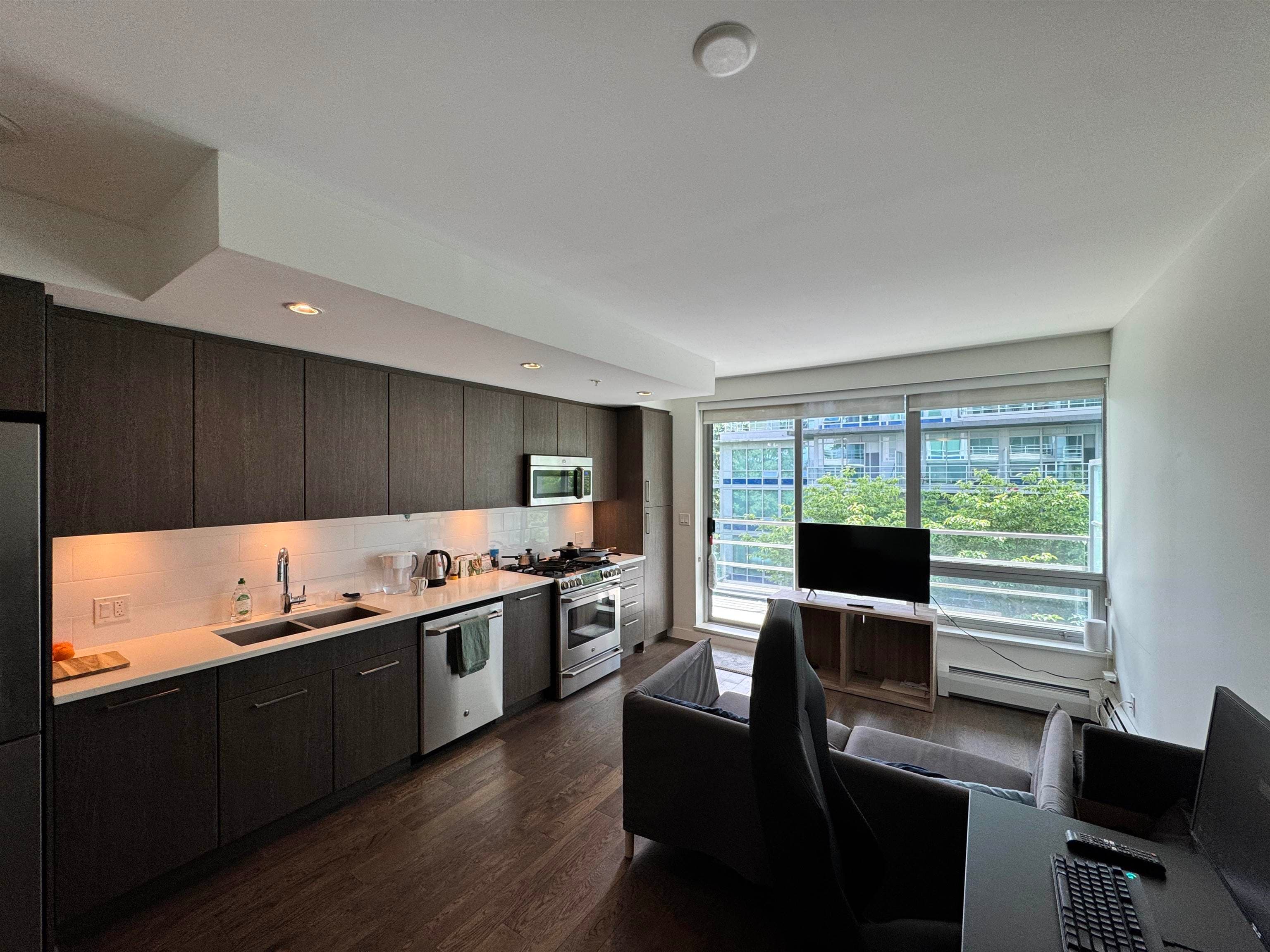 210 - 9060 University Crescent, Burnaby, V5A 0E1 — photo 4