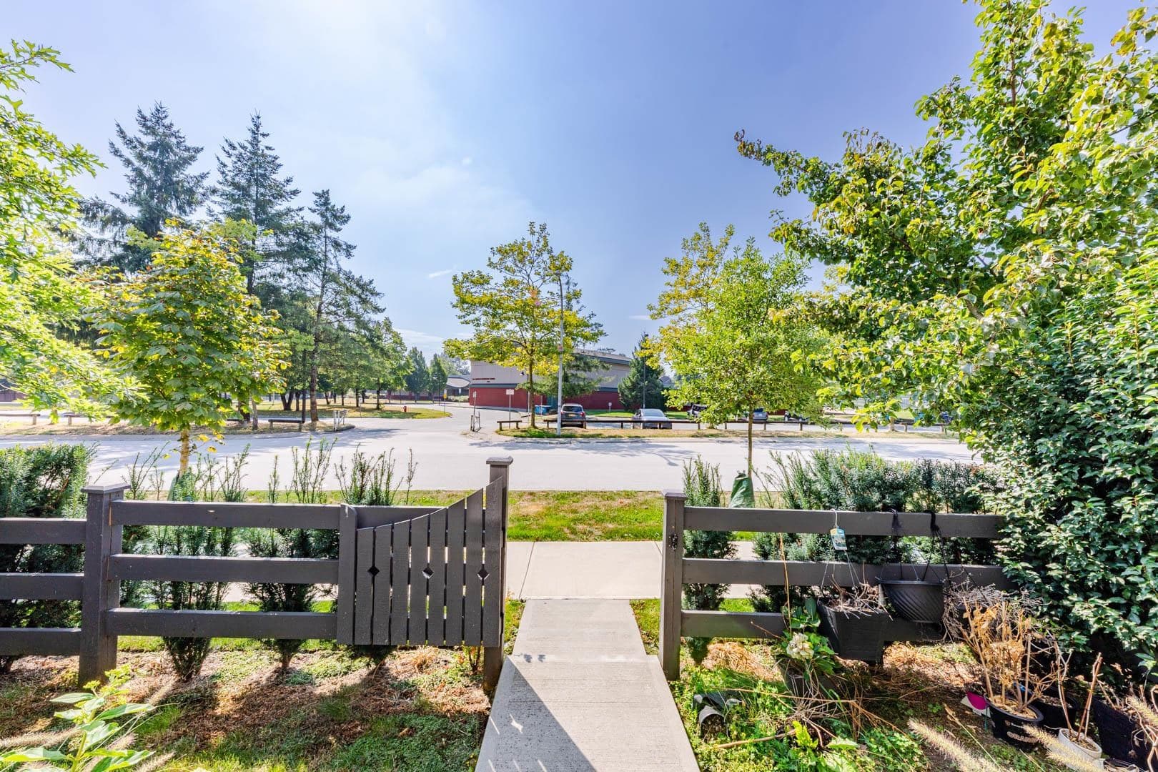 36 - 15489 99a Avenue, Surrey, V3R 0G9 — photo 3