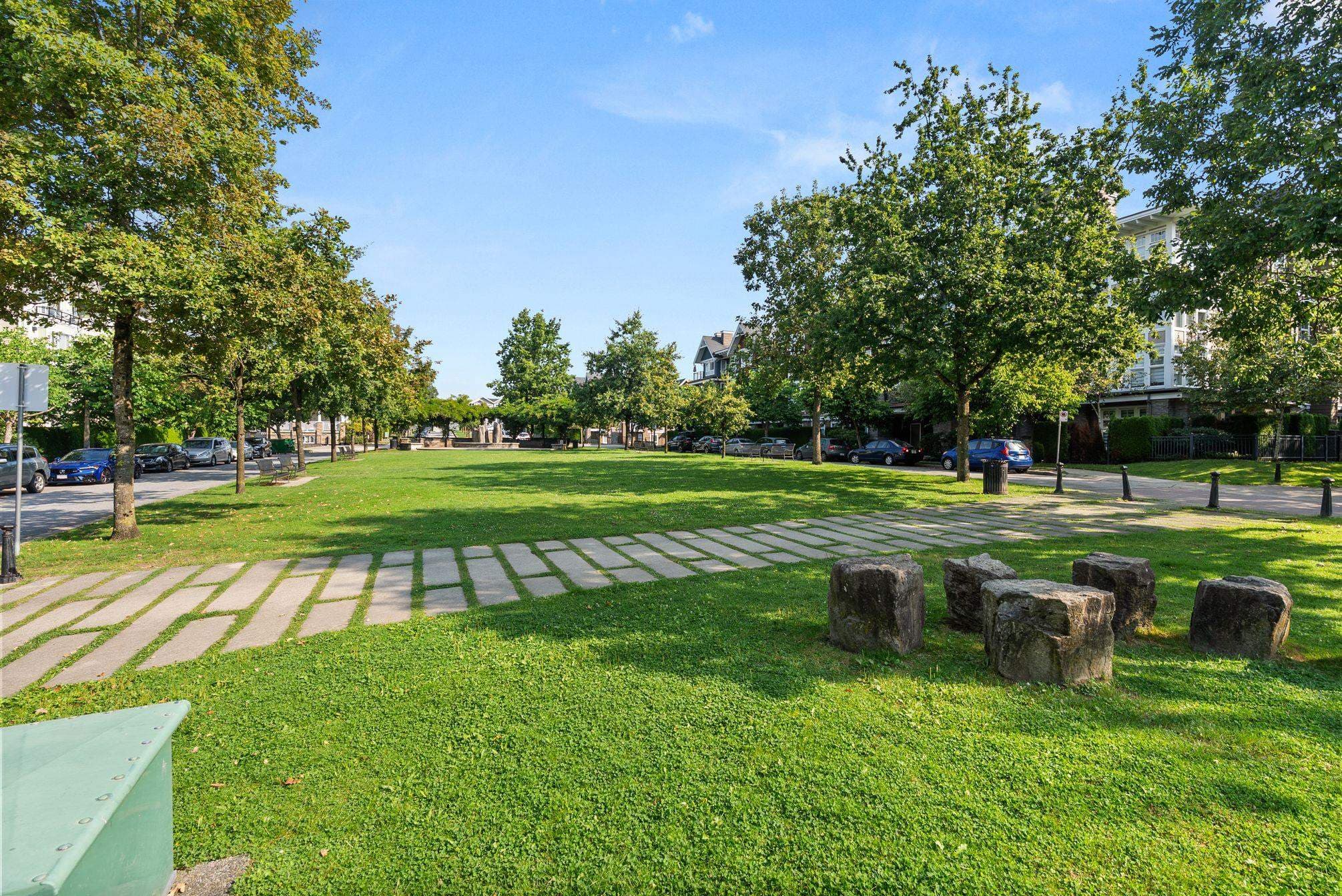 417 - 7089 Mont Royal Square, Vancouver, V5S 4W6 — photo 3