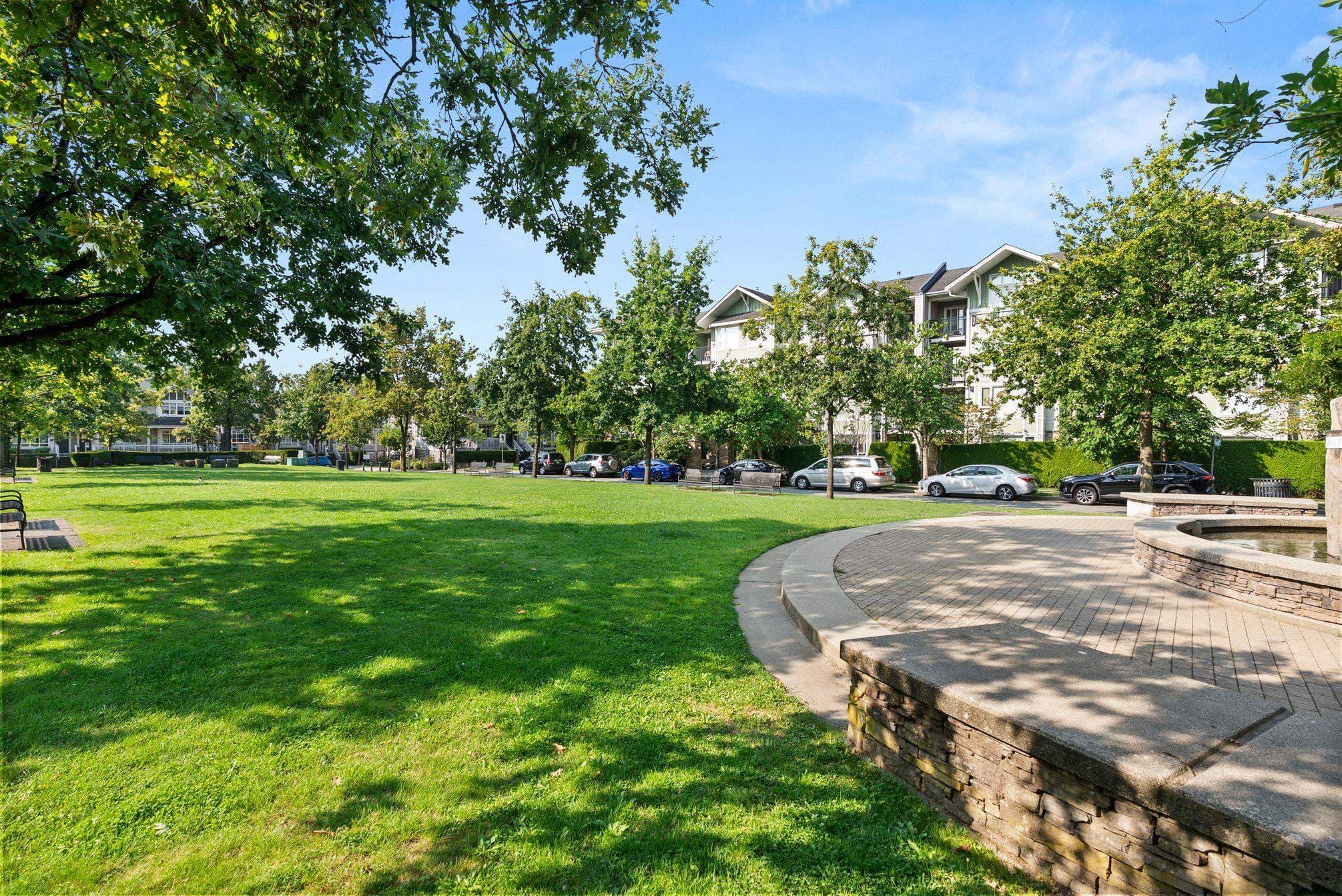417 - 7089 Mont Royal Square, Vancouver