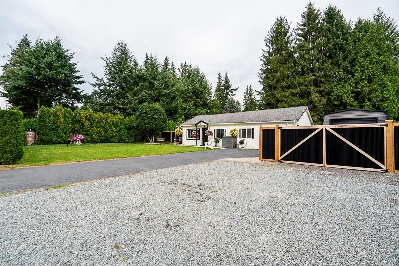 3742 204 Street, Langley, V3A 1X4 — photo 2