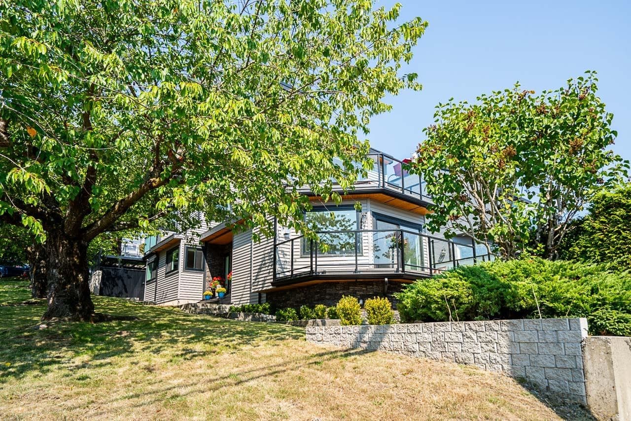 15807 Columbia Avenue, White Rock, V4B 5H7 — photo 2