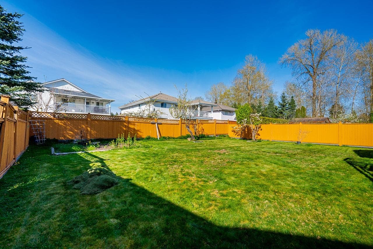 14317 89a Avenue, Surrey, V3V 7T1 — photo 2