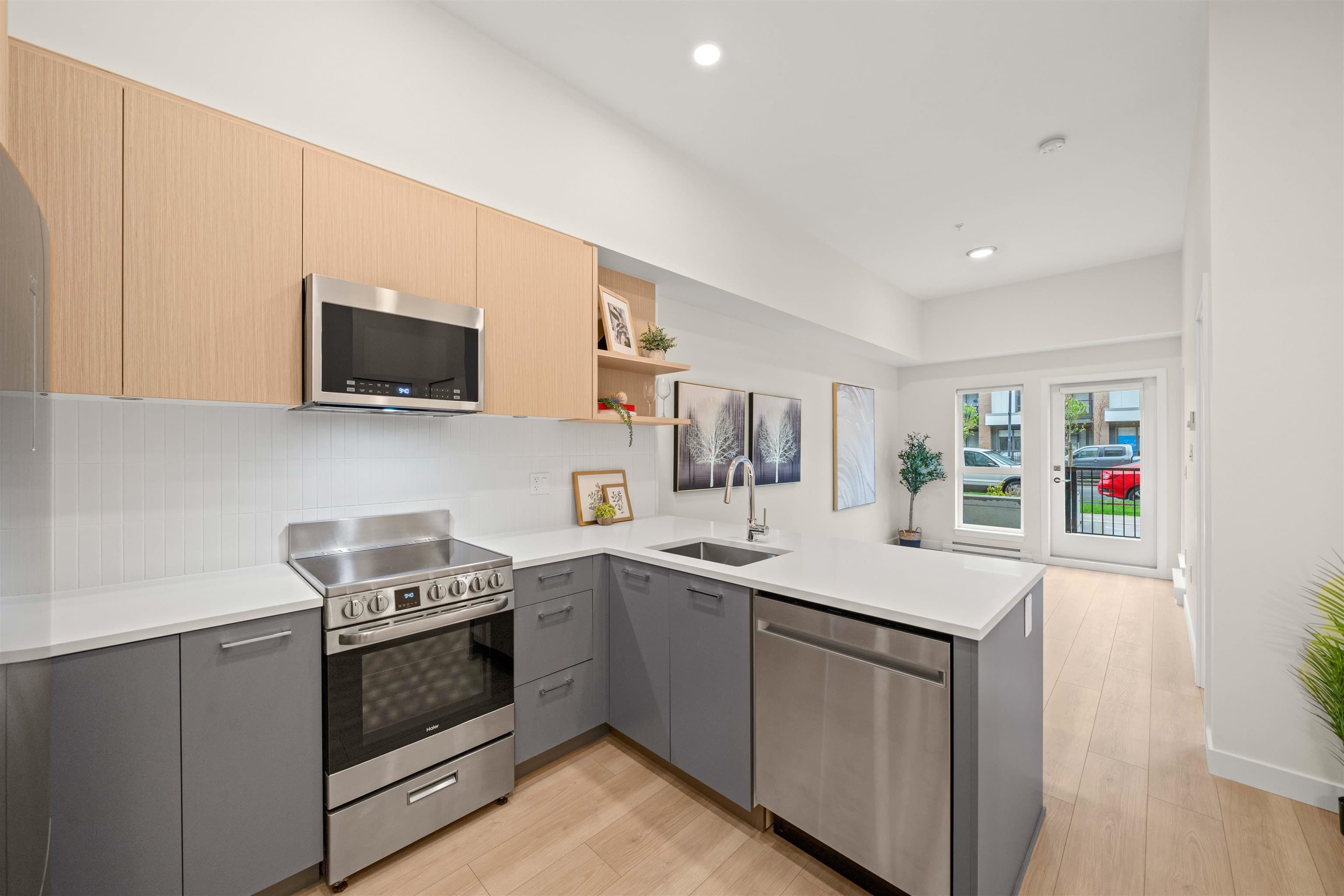 124 - 10777 138 Street, Surrey, V3T 0T5 — photo 1