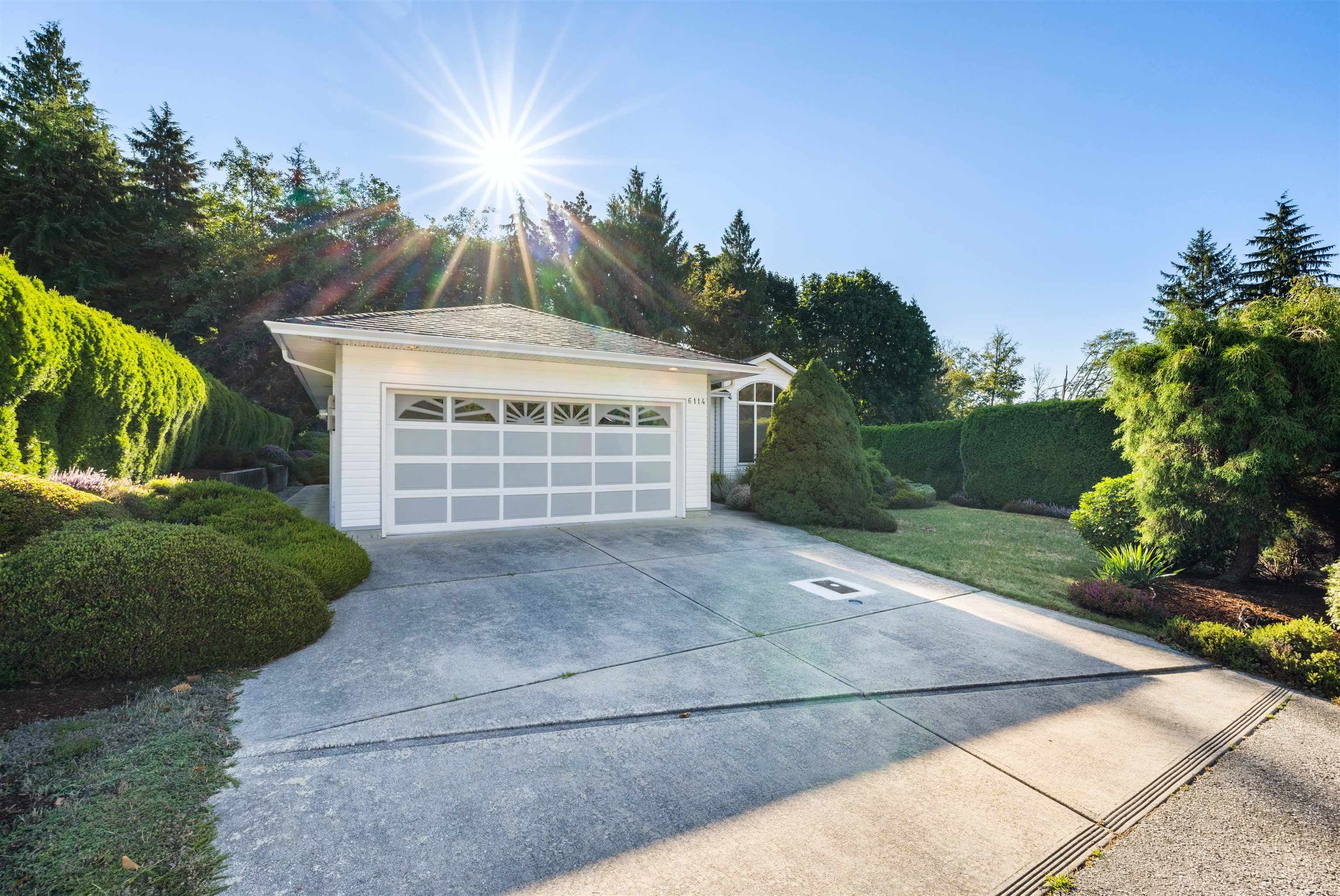 6114 S Gale Avenue, Sechelt