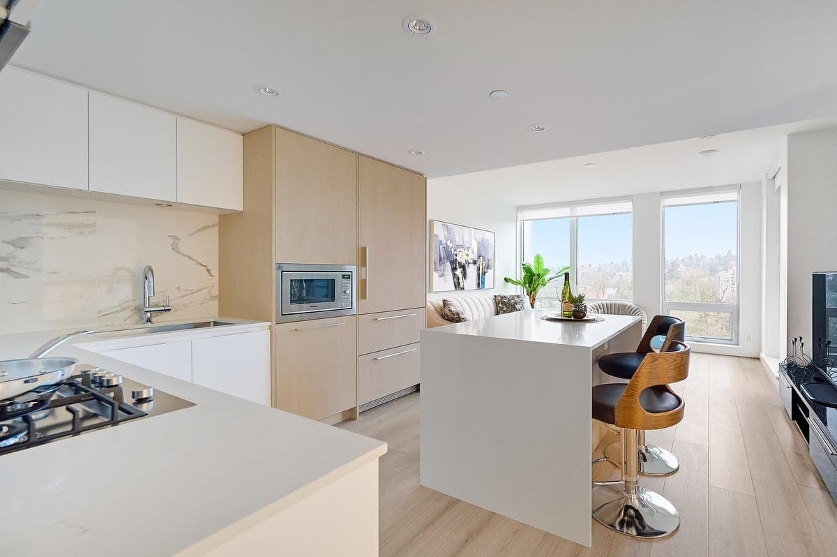 1308 - 1500 Fern Street, North Vancouver, V7J 0E6 — photo 2