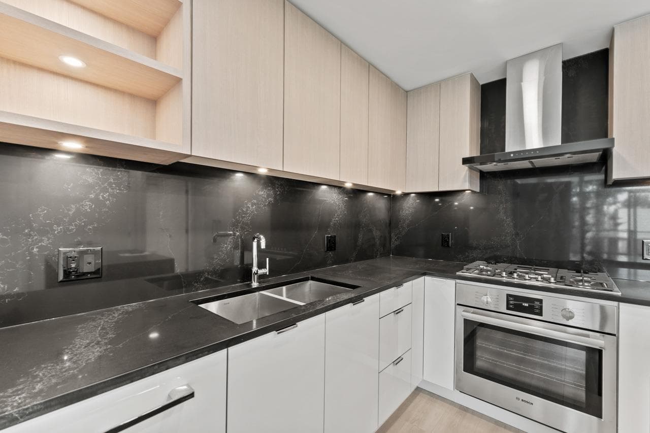 402 - 4988 Bennett Street, Burnaby, V5H 0L1 — photo 5
