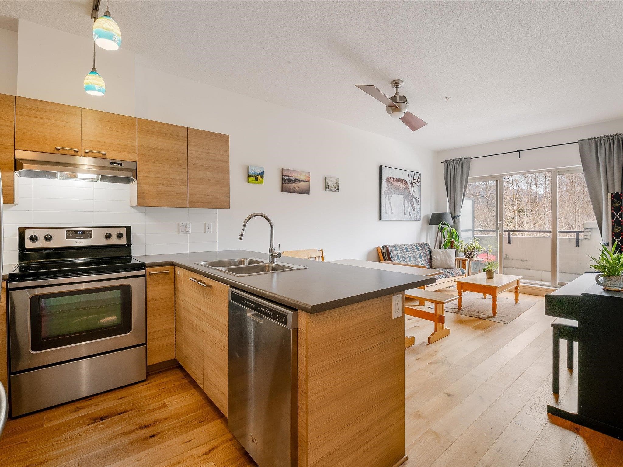 208 - 7445 Frontier Street, Pemberton, V0N 2L1 — photo 3