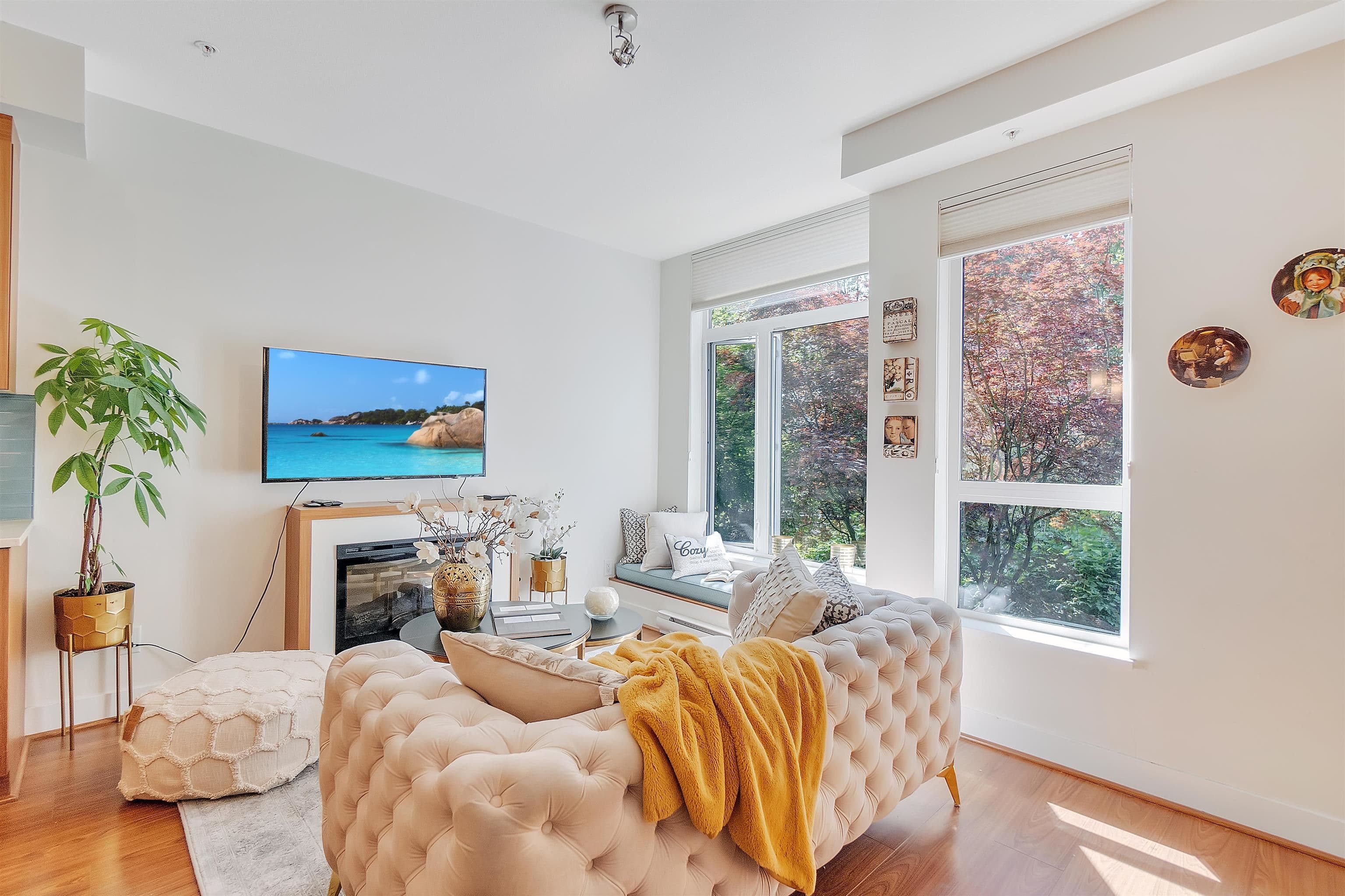 204 - 735 W 15th Street, North Vancouver, V7M 0B8 — photo 1