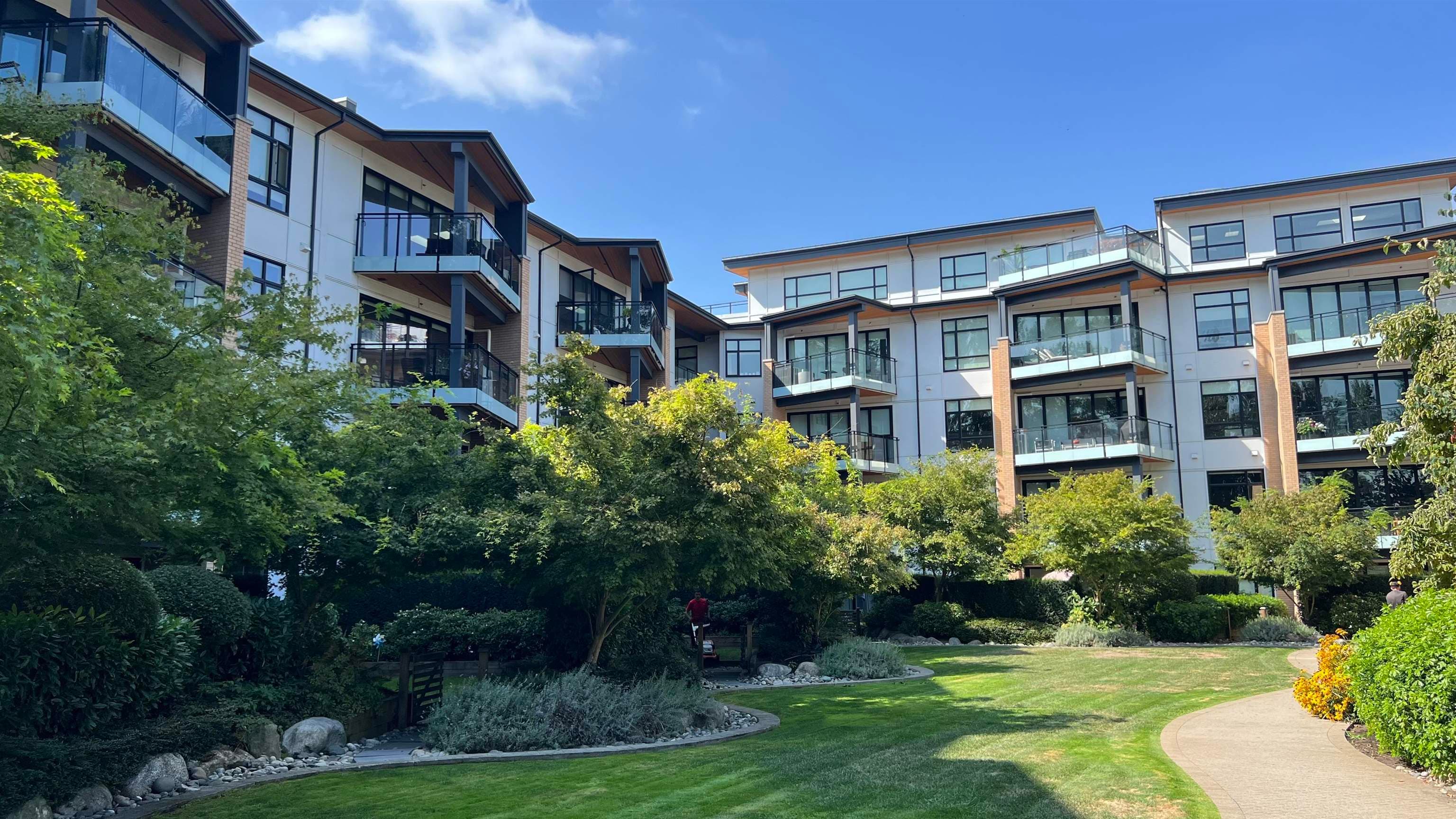 401 - 300 Salter Street, New Westminster, V3M 0L9 — photo 1