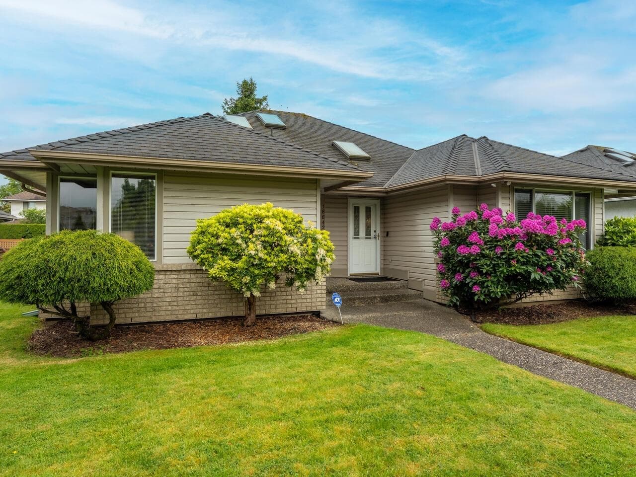 18842 64 Avenue, Surrey, V3S 7T9 — photo 2