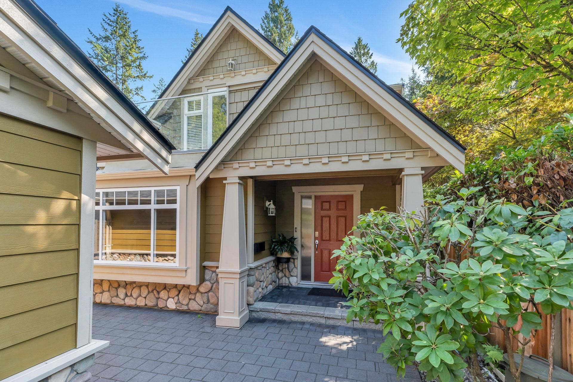 950 Seymour Boulevard, North Vancouver, V7J 2J8 — photo 2