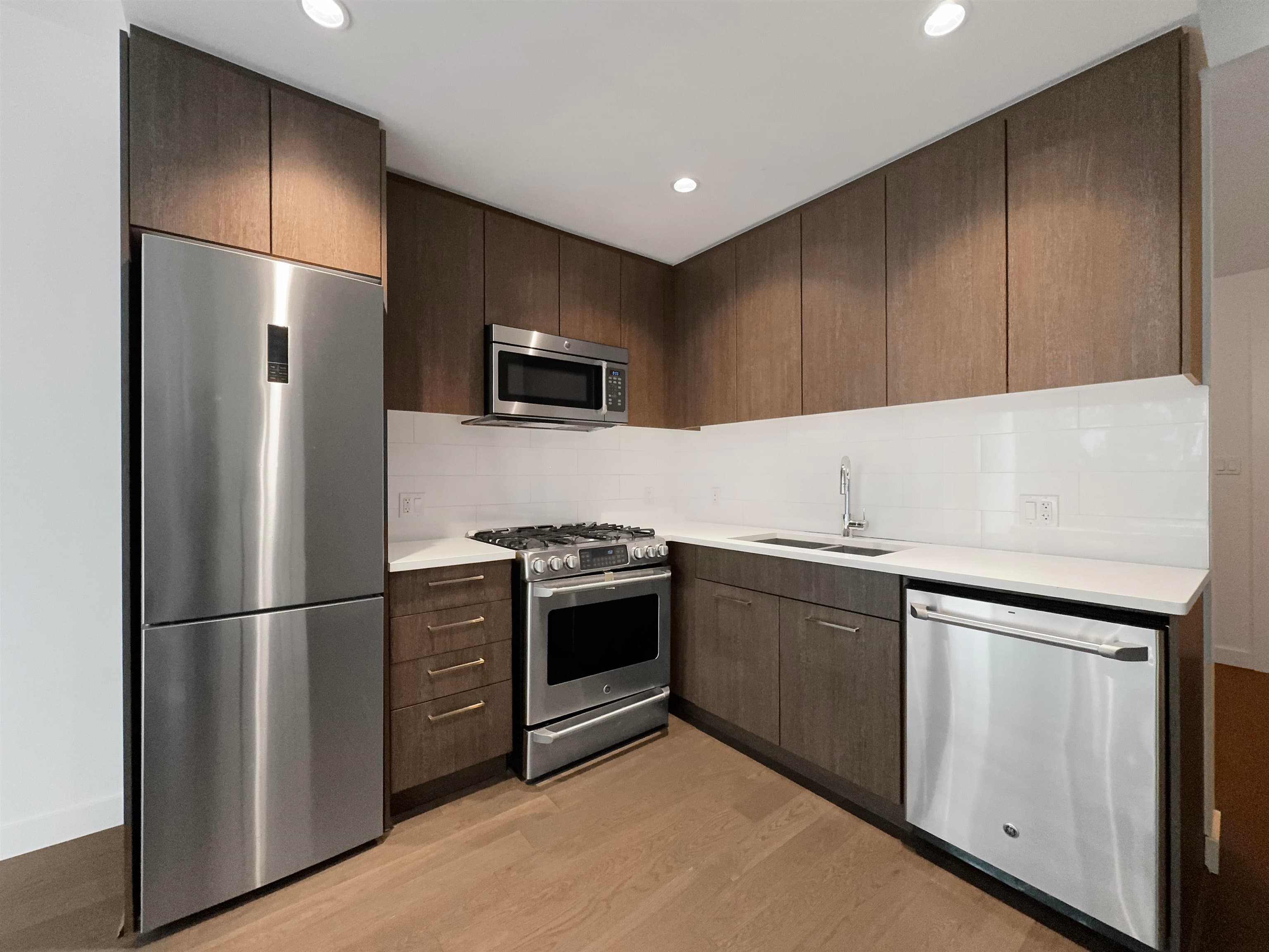 5xx - 9060 University Crescent, Burnaby, V5A 0E1 — photo 3
