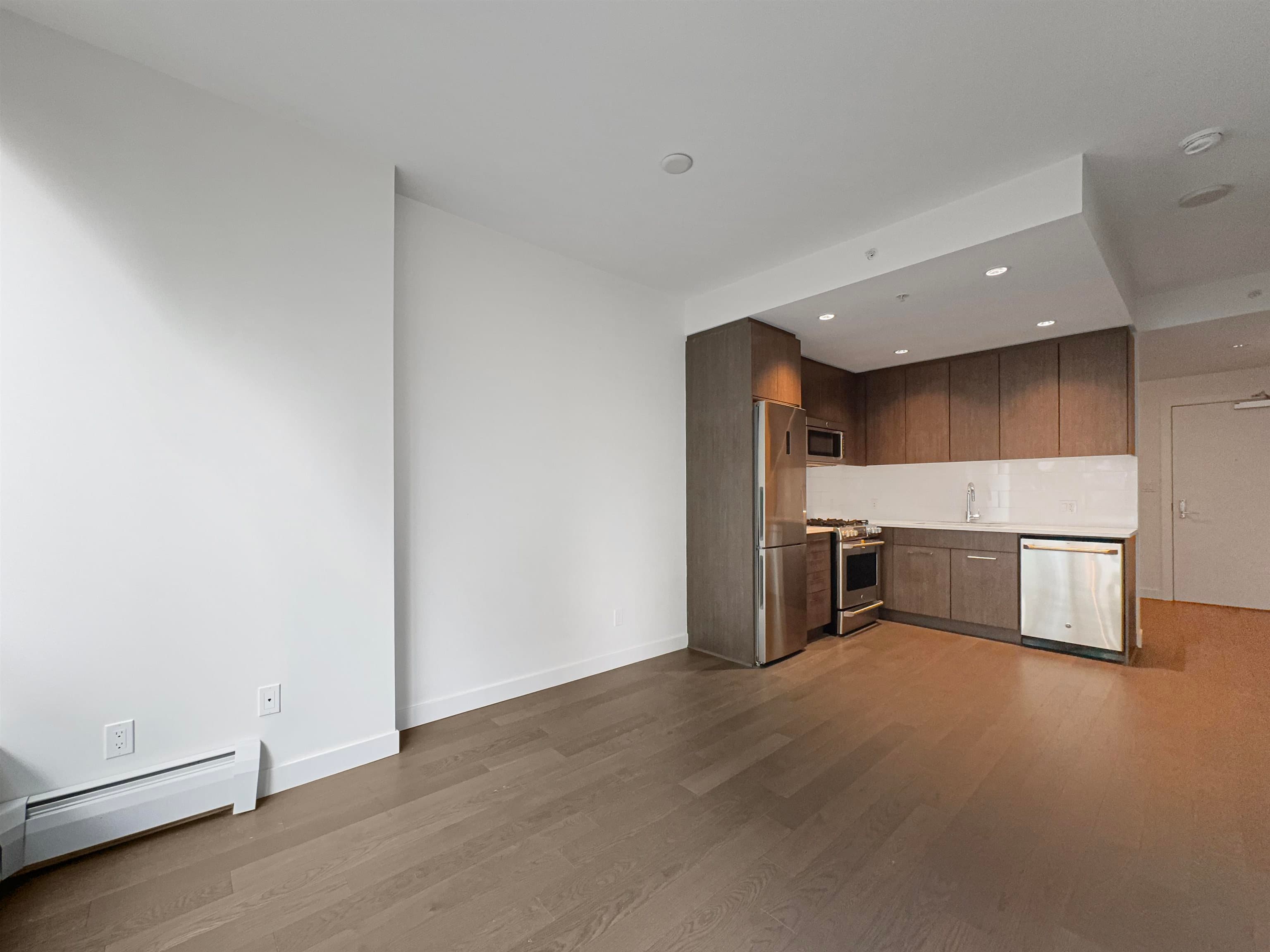 5xx - 9060 University Crescent, Burnaby, V5A 0E1 — photo 4