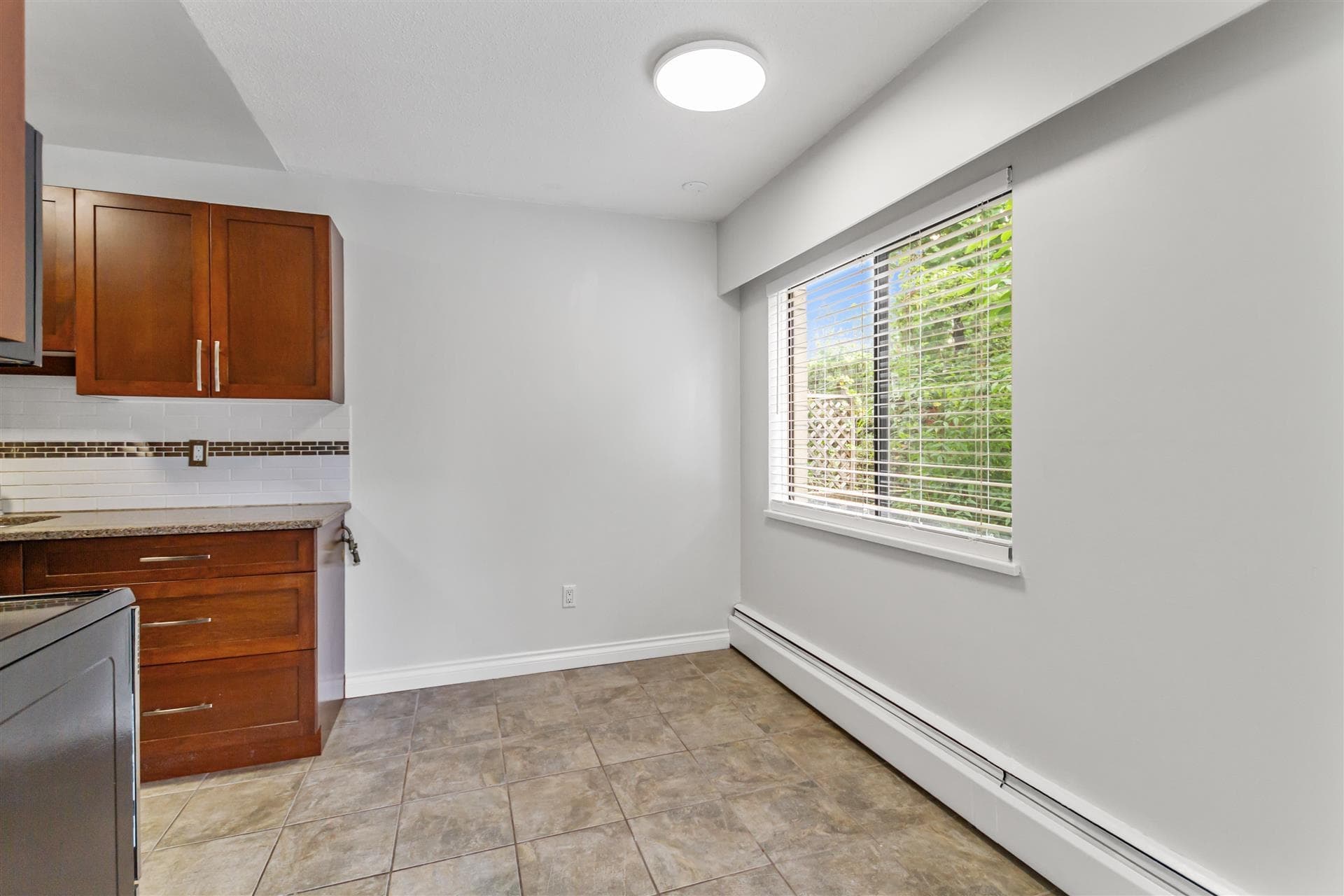 112 - 590 Whiting Way, Coquitlam, V3J 3R9 — photo 4