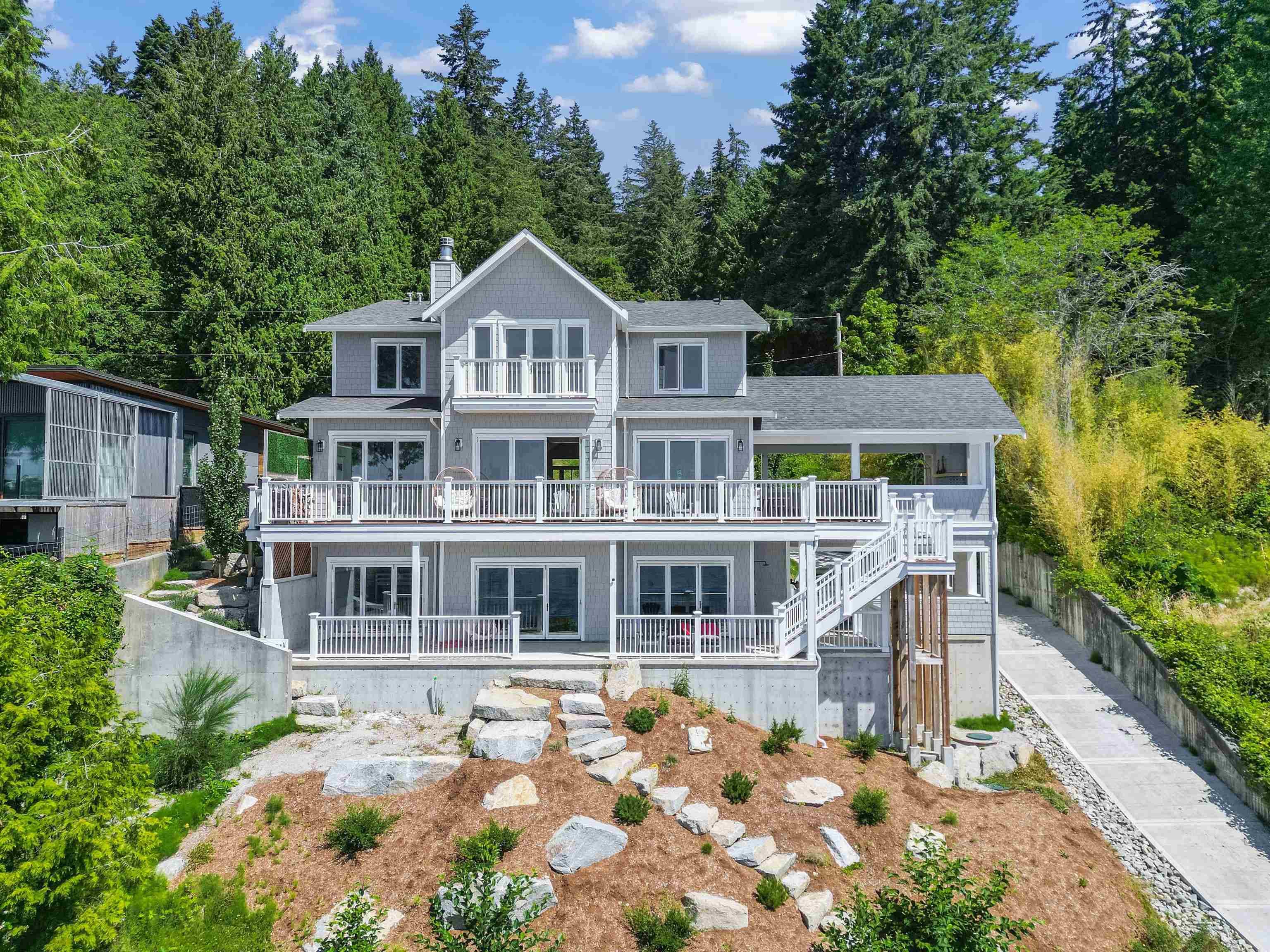 2585 Lower Road, Roberts Creek, V0N 2W4 — photo 2