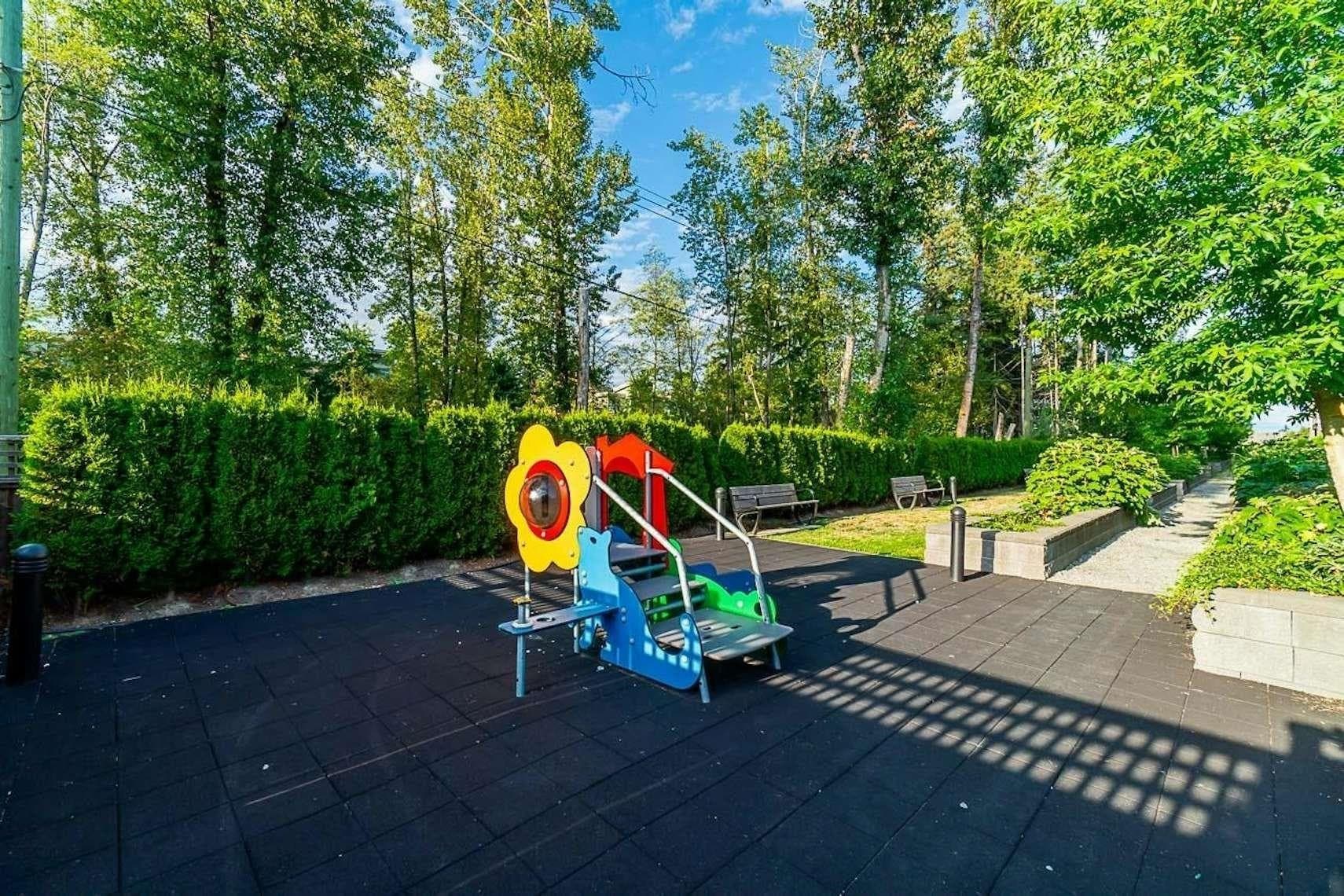 520 - 15351 101 Avenue, Surrey, V3R 0G2 — photo 2