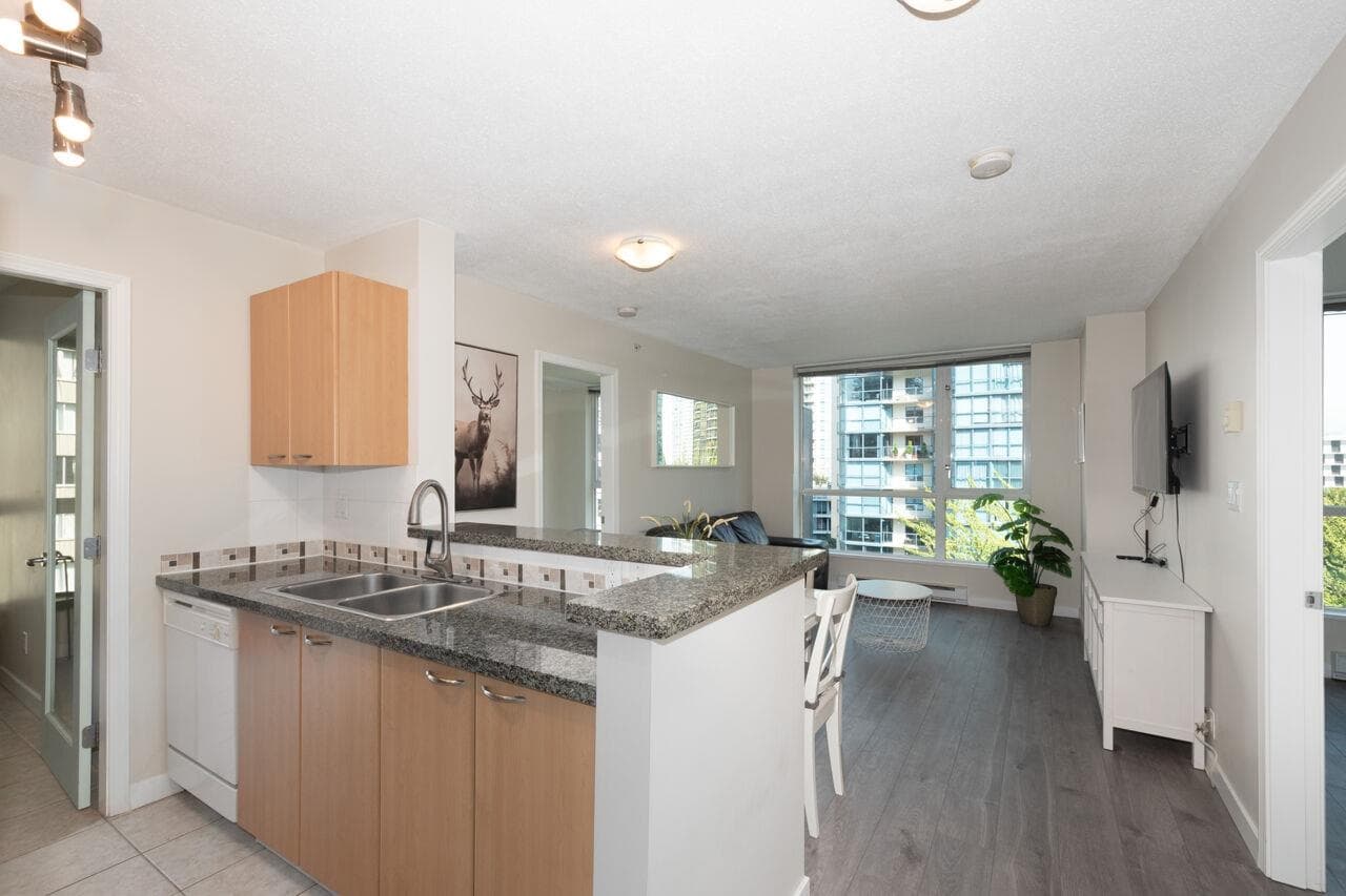 503 - 1420 W Georgia Street, Vancouver, V6G 3K4 — photo 4