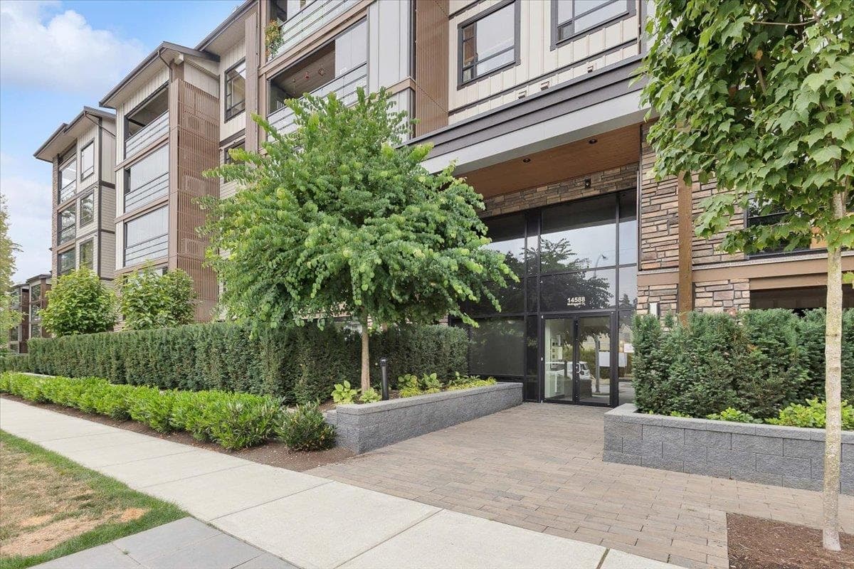 202 - 14588 Mcdougall Drive, Surrey, V4P 0H1 — photo 1
