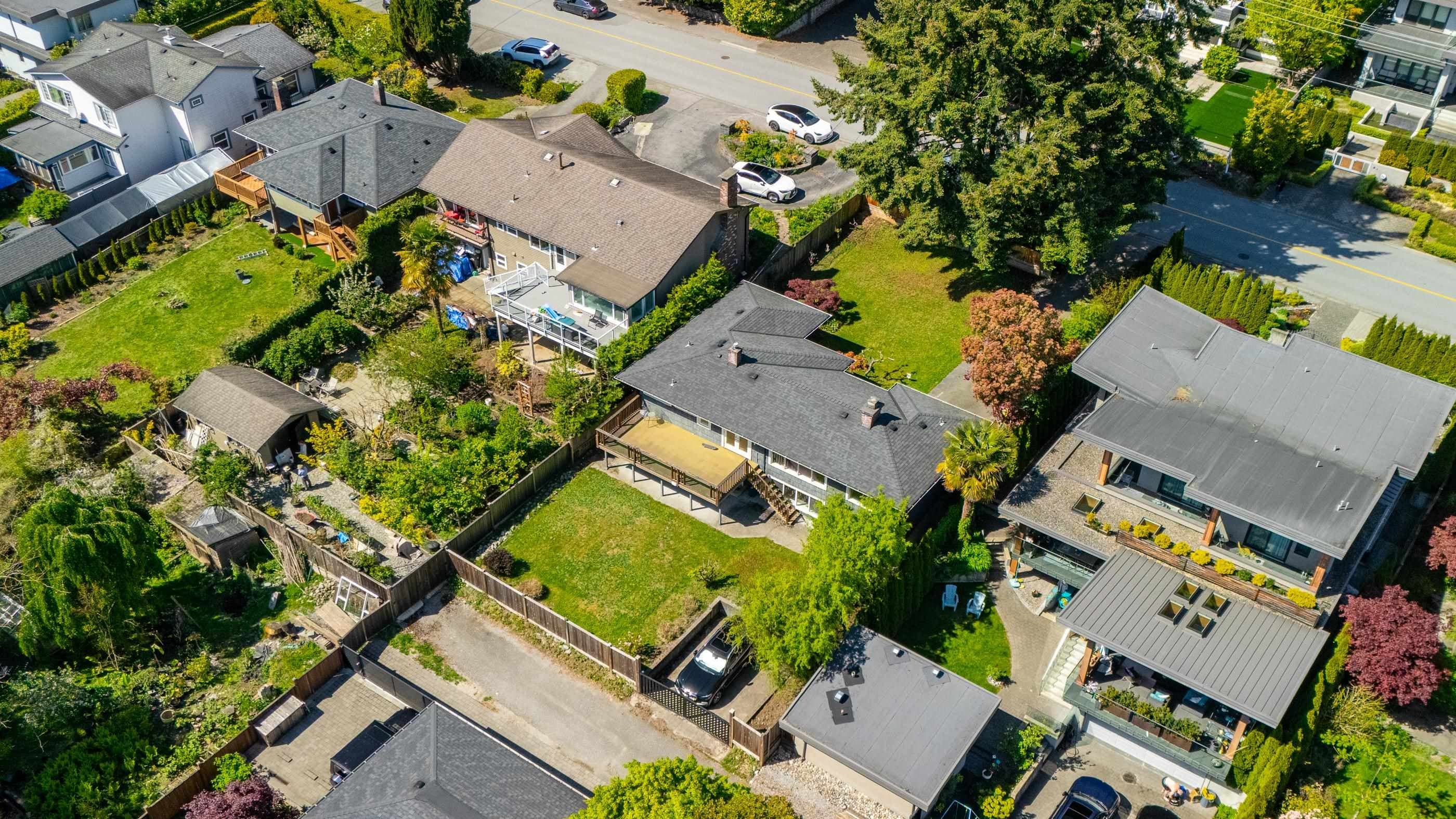 2460 Mathers Avenue, West Vancouver, V7V 2H8 — photo 2
