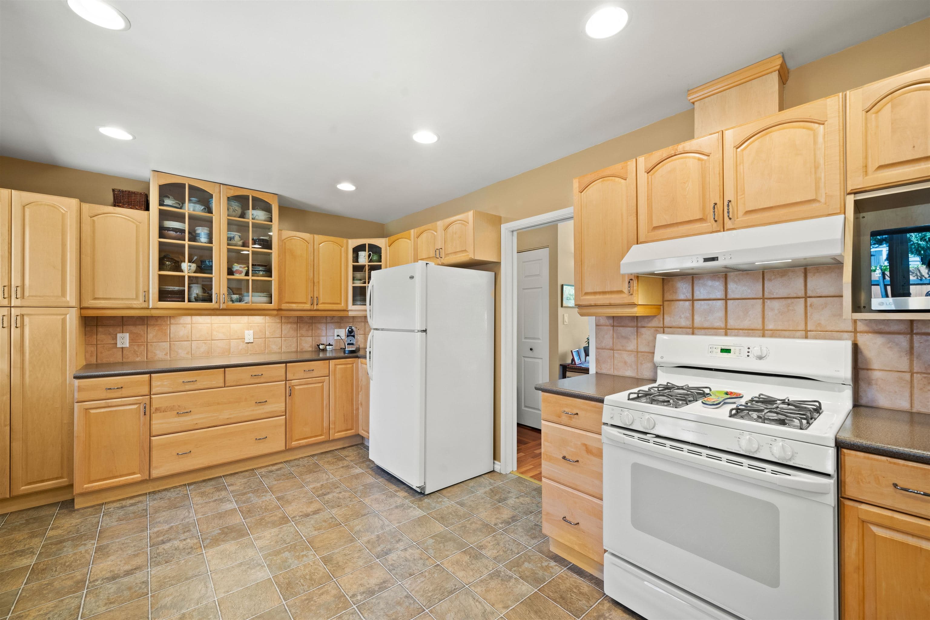 83 Mott Crescent, New Westminster, V3L 4L8 — photo 5